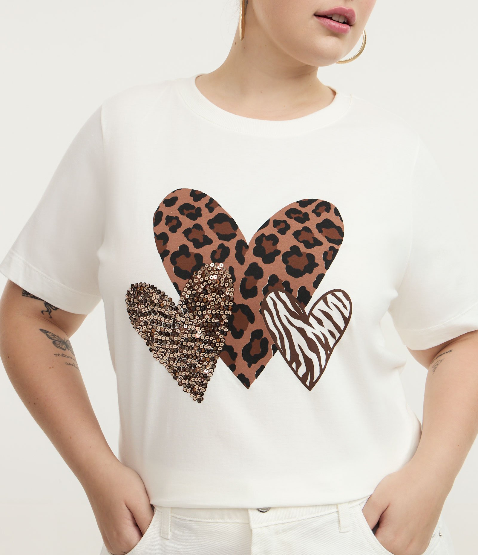 Camiseta com Estampa de Corações Animal Print e Paetês Curve & Plus Size Branco 3