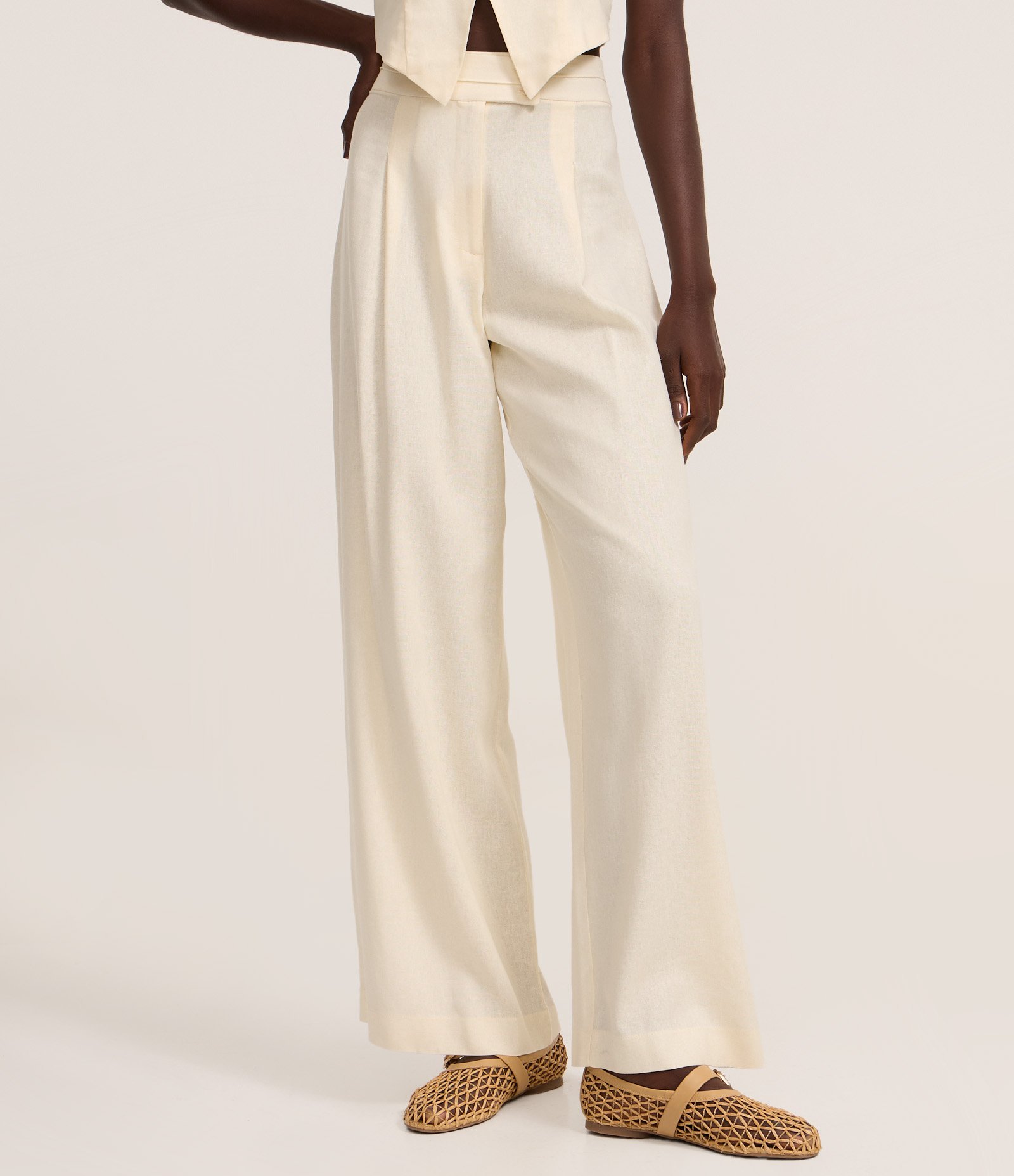 Calça Pantalona em Viscolinho com Cós Transpassado Off White 3