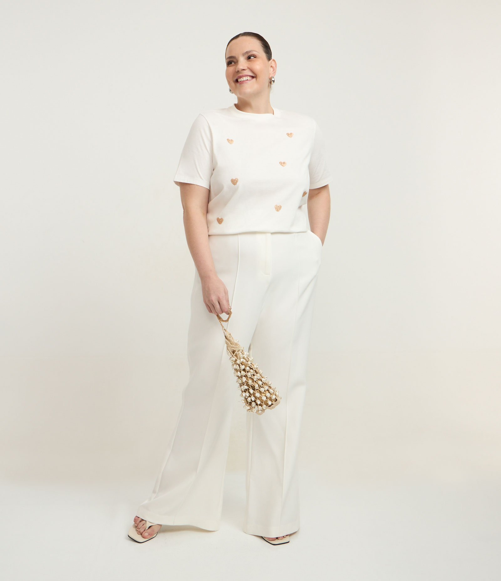 Camiseta em Algodão com Coração de Paetês Curve & Plus Size Branco 2