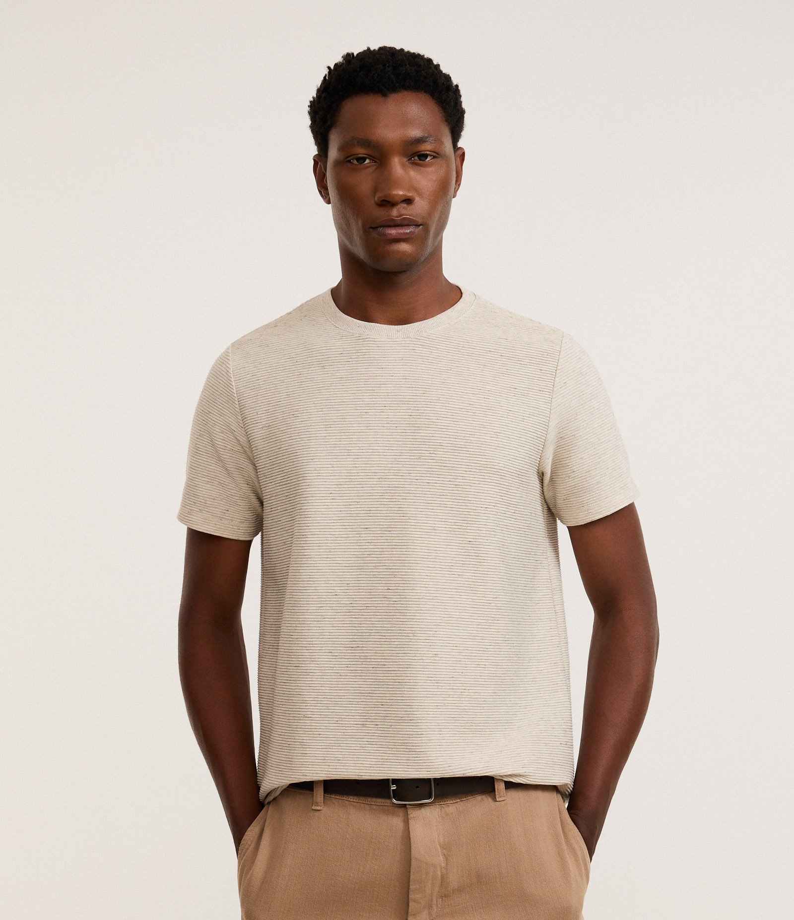 Camiseta Regular em Algodão com Textura Horizontal Bege 1