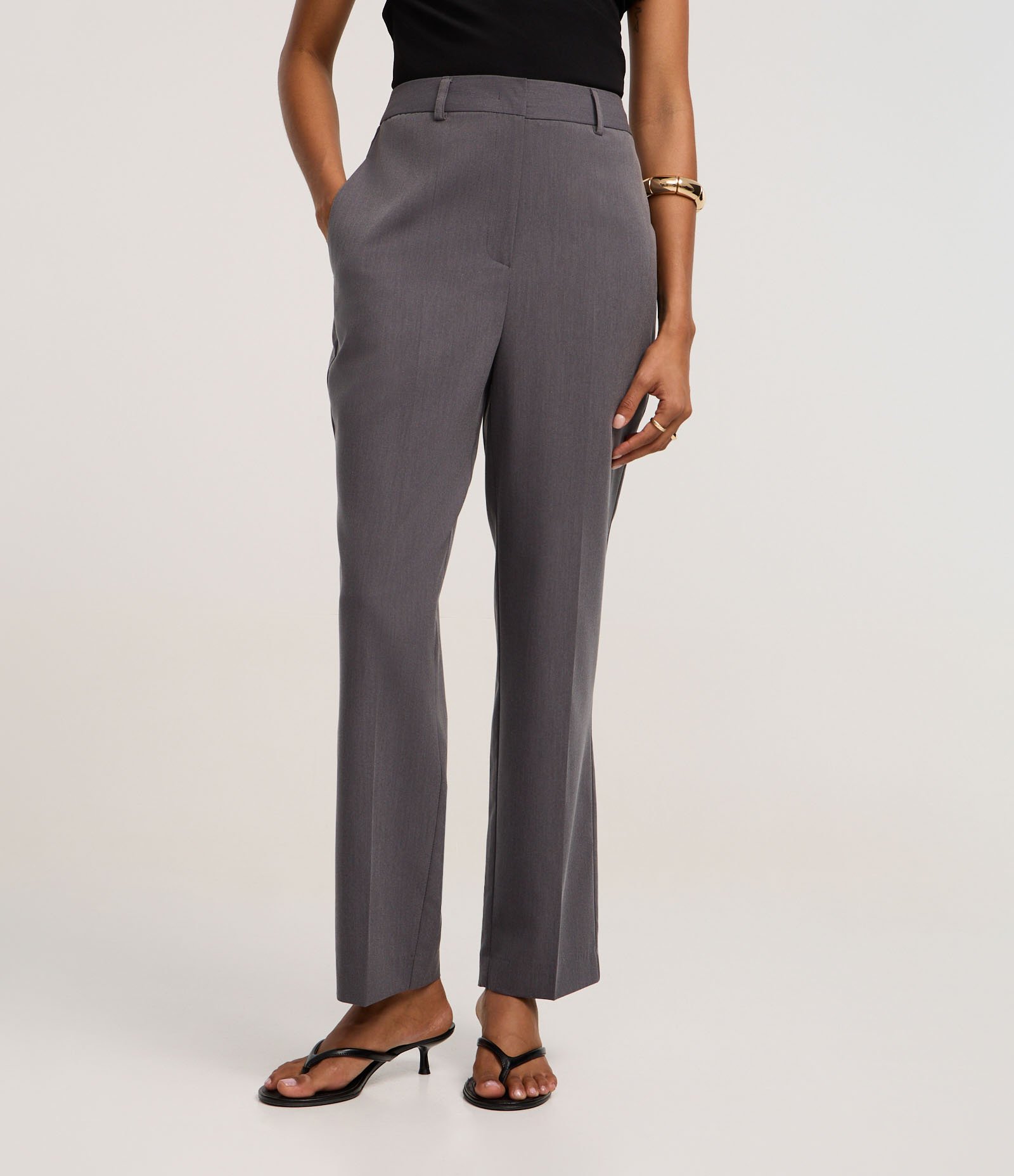 Calça Reta Alfaiatada com Textura e Bolsos Cinza 3