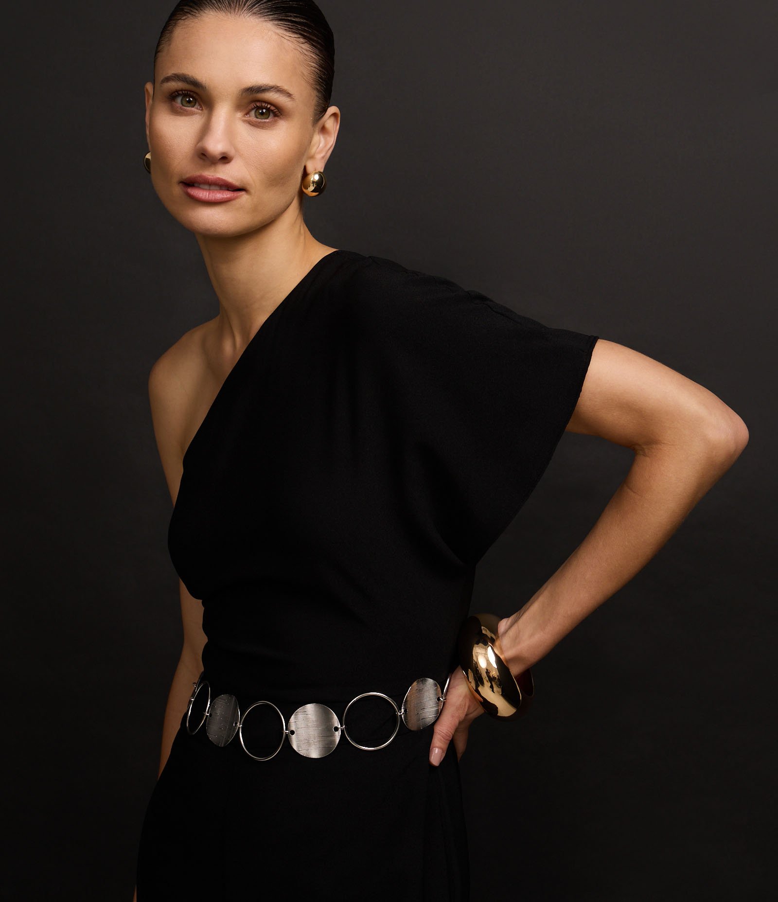 Macacão Alfaiatado com Decote Ombro Só e Passantes Preto 5