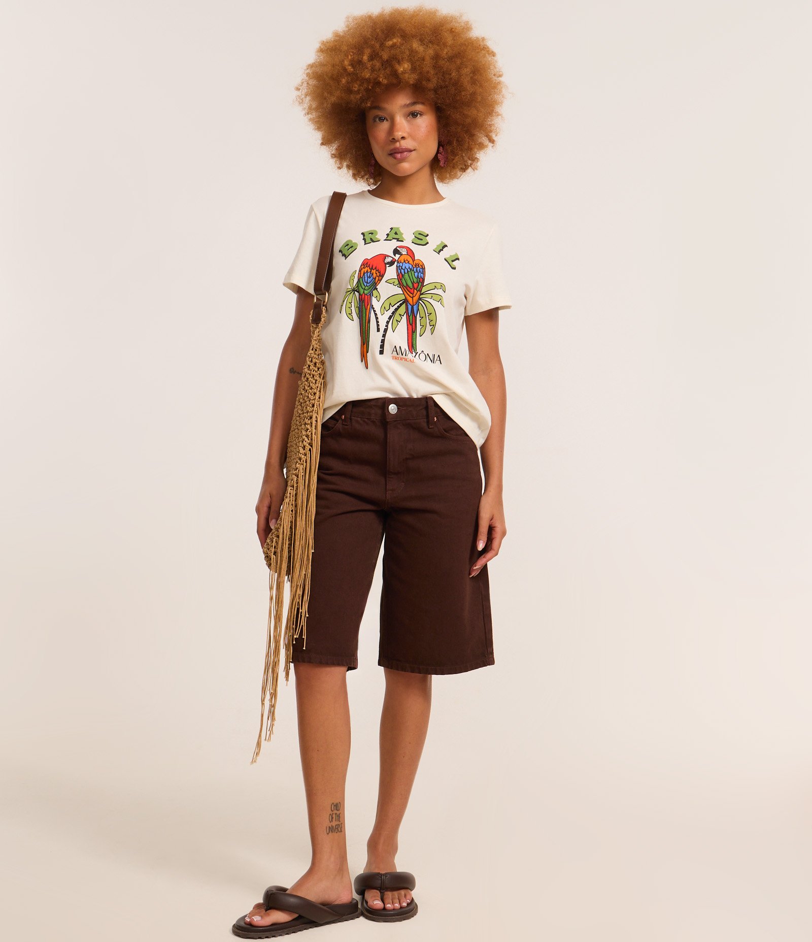 Camiseta T-Shirt em Algodão com Estampa de Araras e Lettering Brasil Amazônia Branco 2