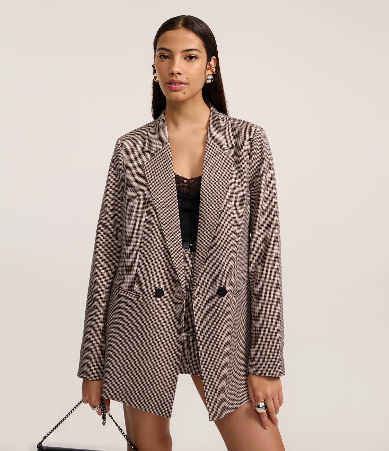 Blazer Alongado em Alfaiataria com Estampa Xadrez Pied de Poule Cinza 1