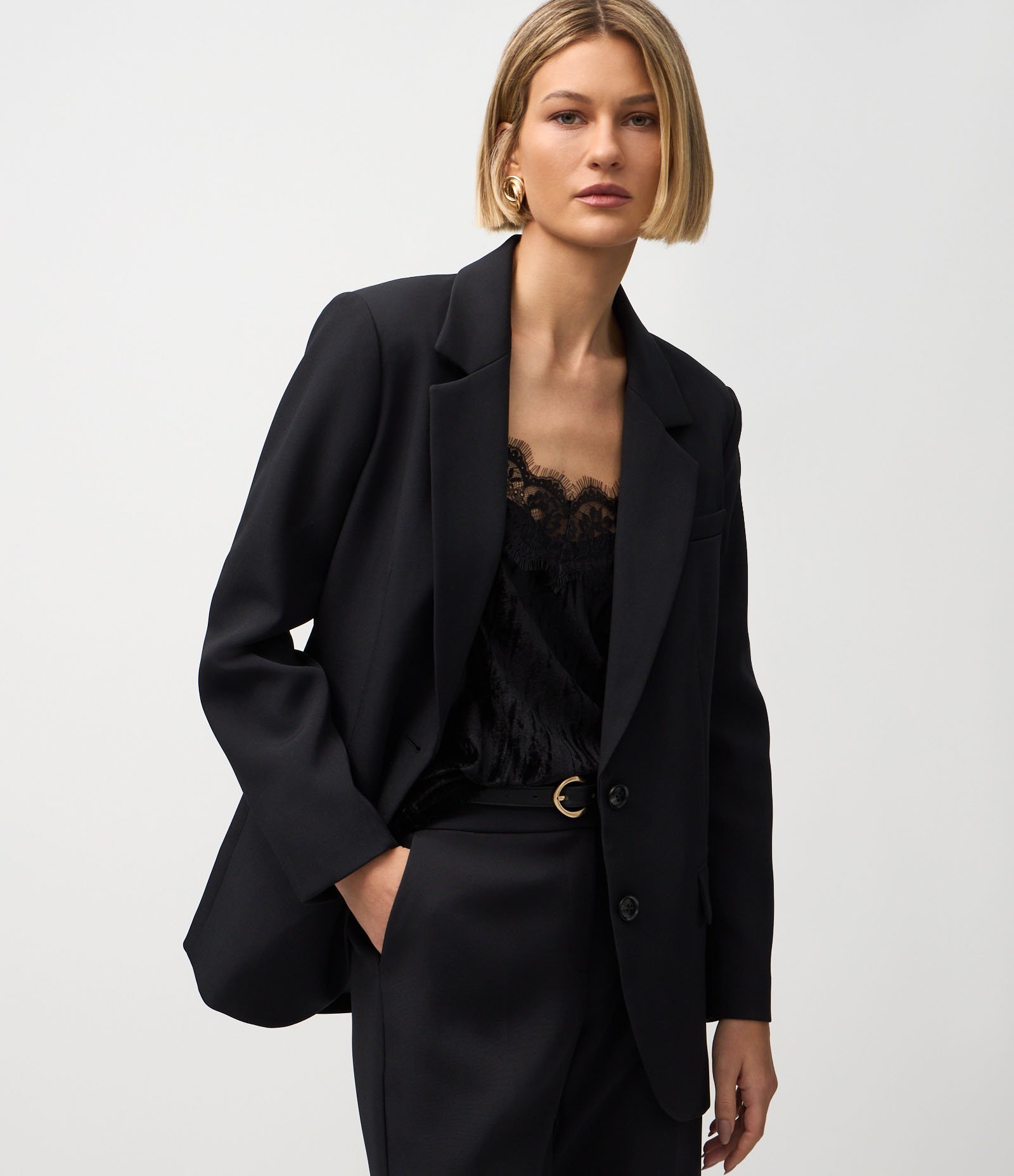 Blazer Regular em Alfaiataria com Botões e Bolsos Frontais Preto 1