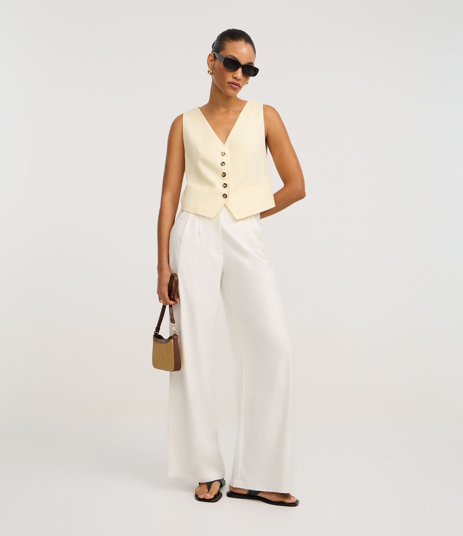 Colete em Viscolinho com Fechamento por Botões Contrastantes Amarelo claro 2