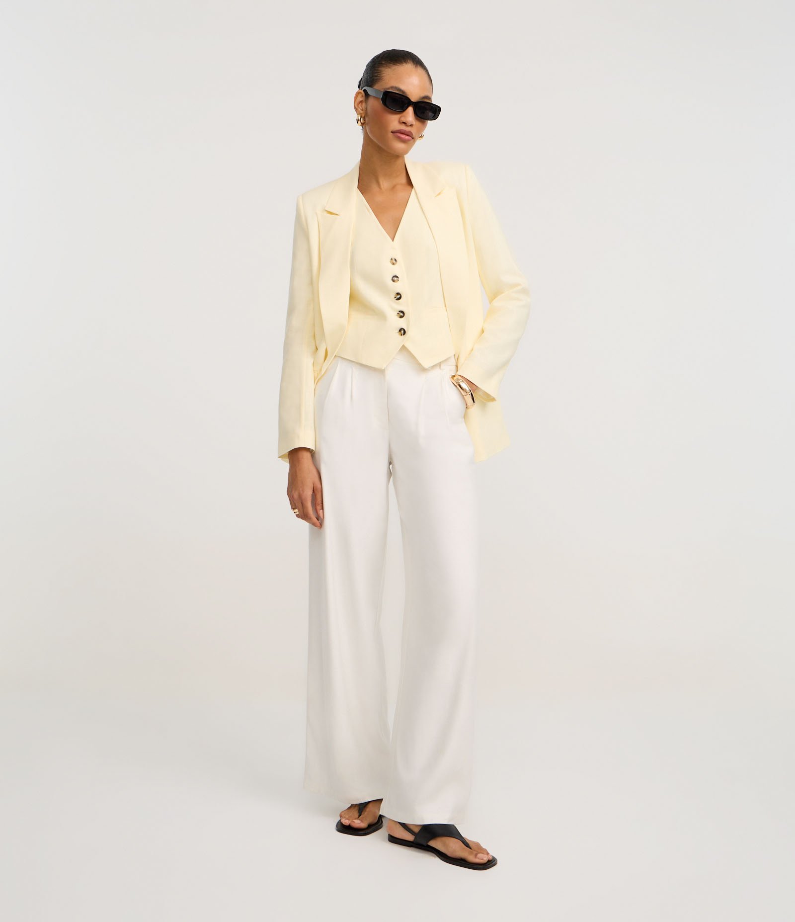 Colete em Viscolinho com Fechamento por Botões Contrastantes Amarelo claro 6