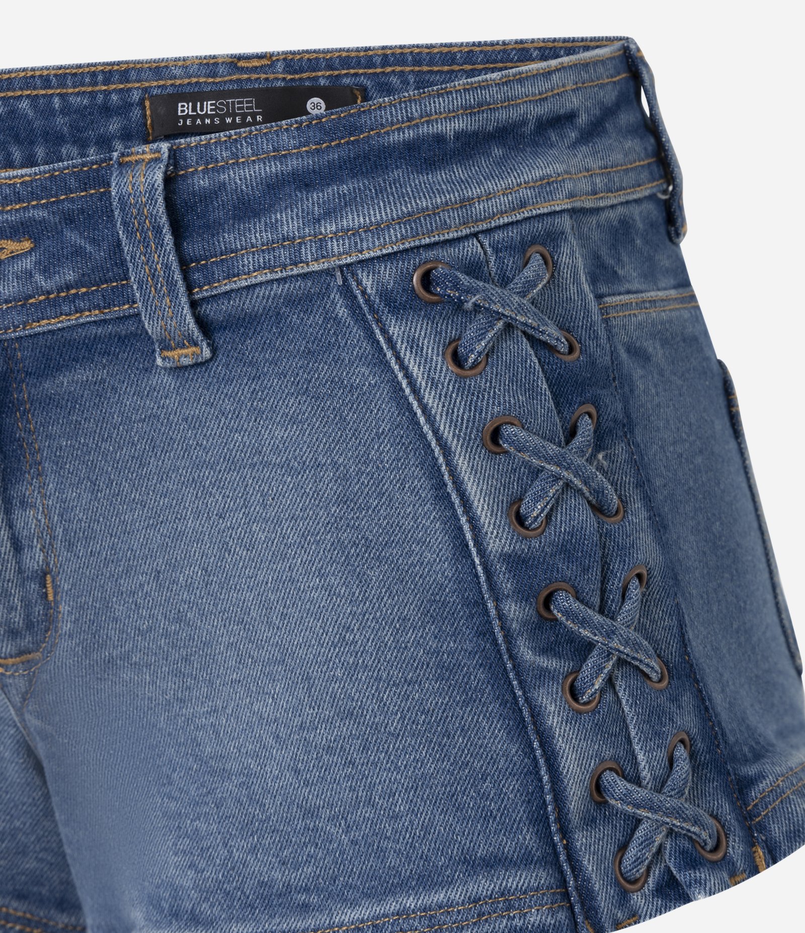 Short em Jeans com Bolsos e Entrelaçado Lateral Médio 6