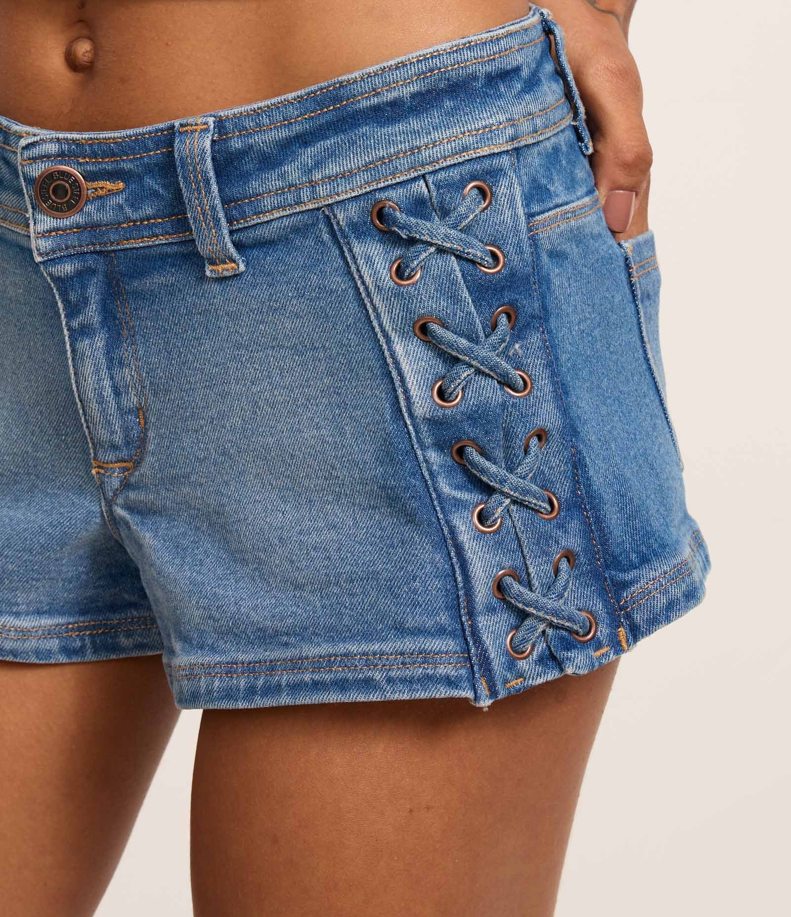 Short em Jeans com Bolsos e Entrelaçado Lateral Médio 4