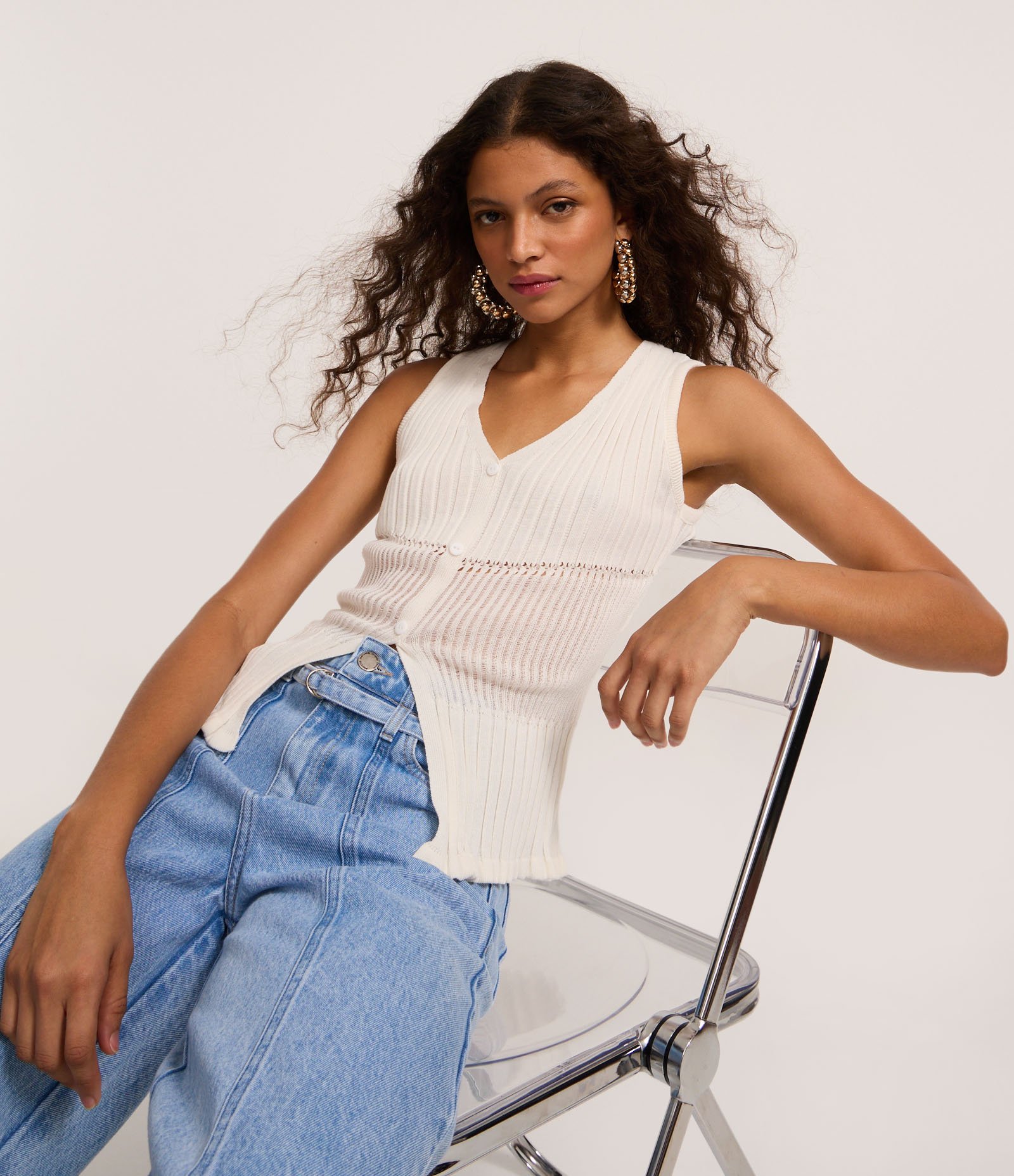 Blusa Regata em Tricô com Abotoamento Frontal Branco 1