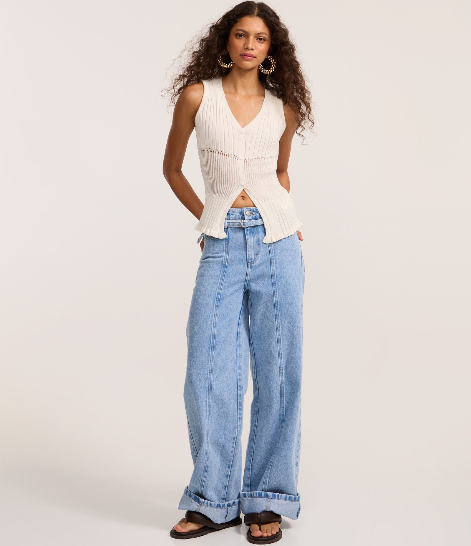 Blusa Regata em Tricô com Abotoamento Frontal Branco 2