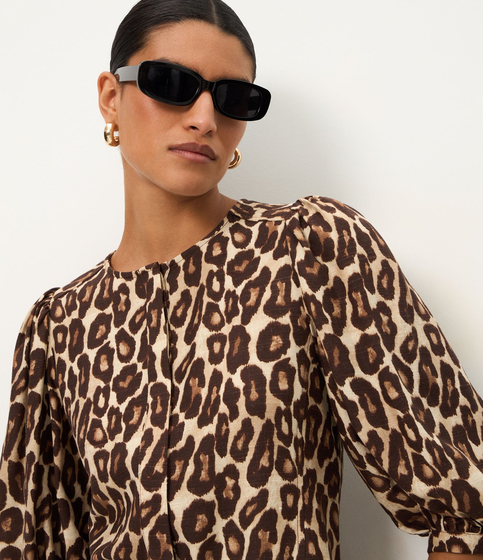 Blusa em Viscolinho com Mangas Bufantes e Estampa Animal Print Marrom 4