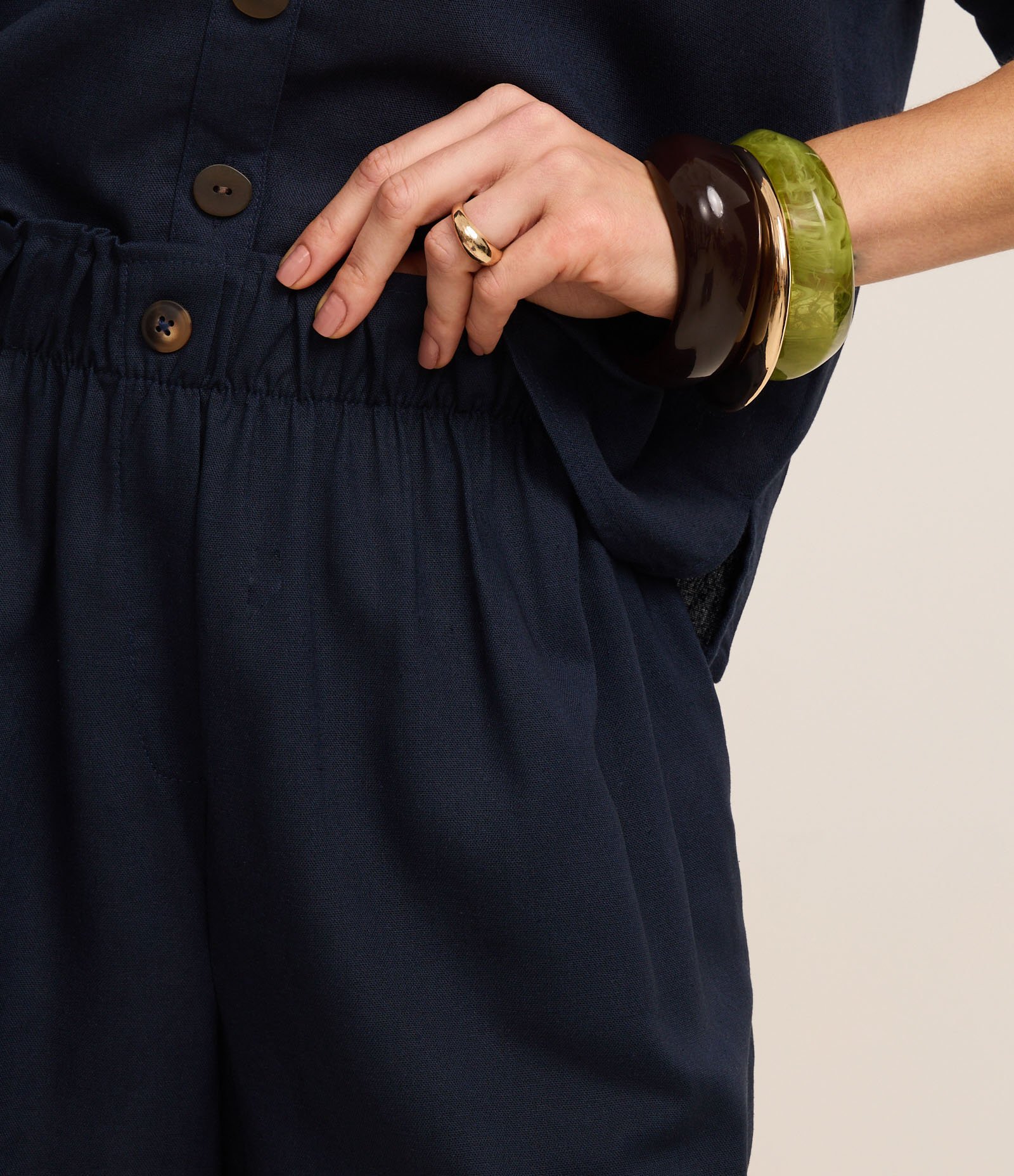 Short Runner em Viscolinho com Botão no Cós Azul 4