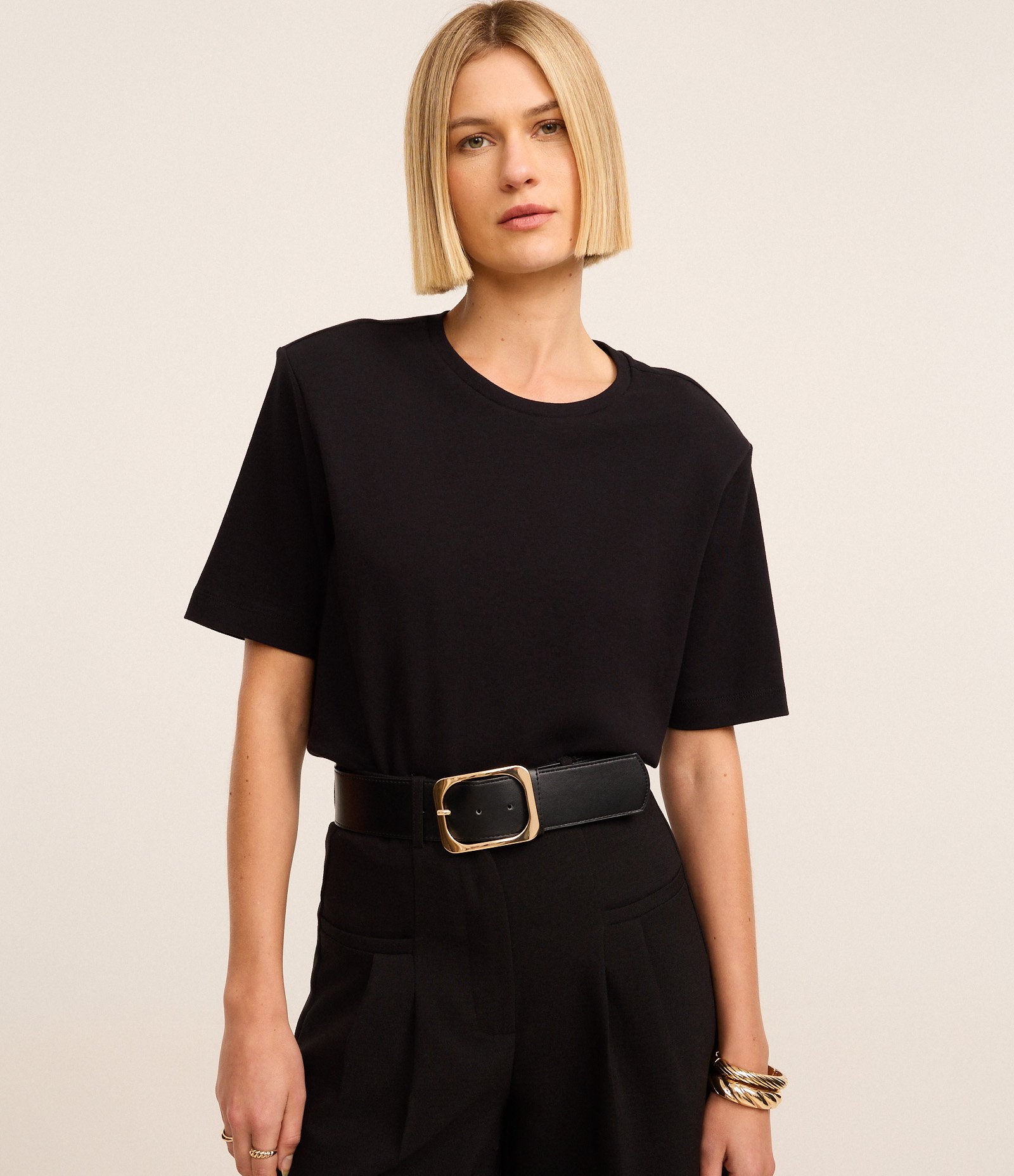 Blusa T-shirt com Ombreiras Cinza Escuro 1