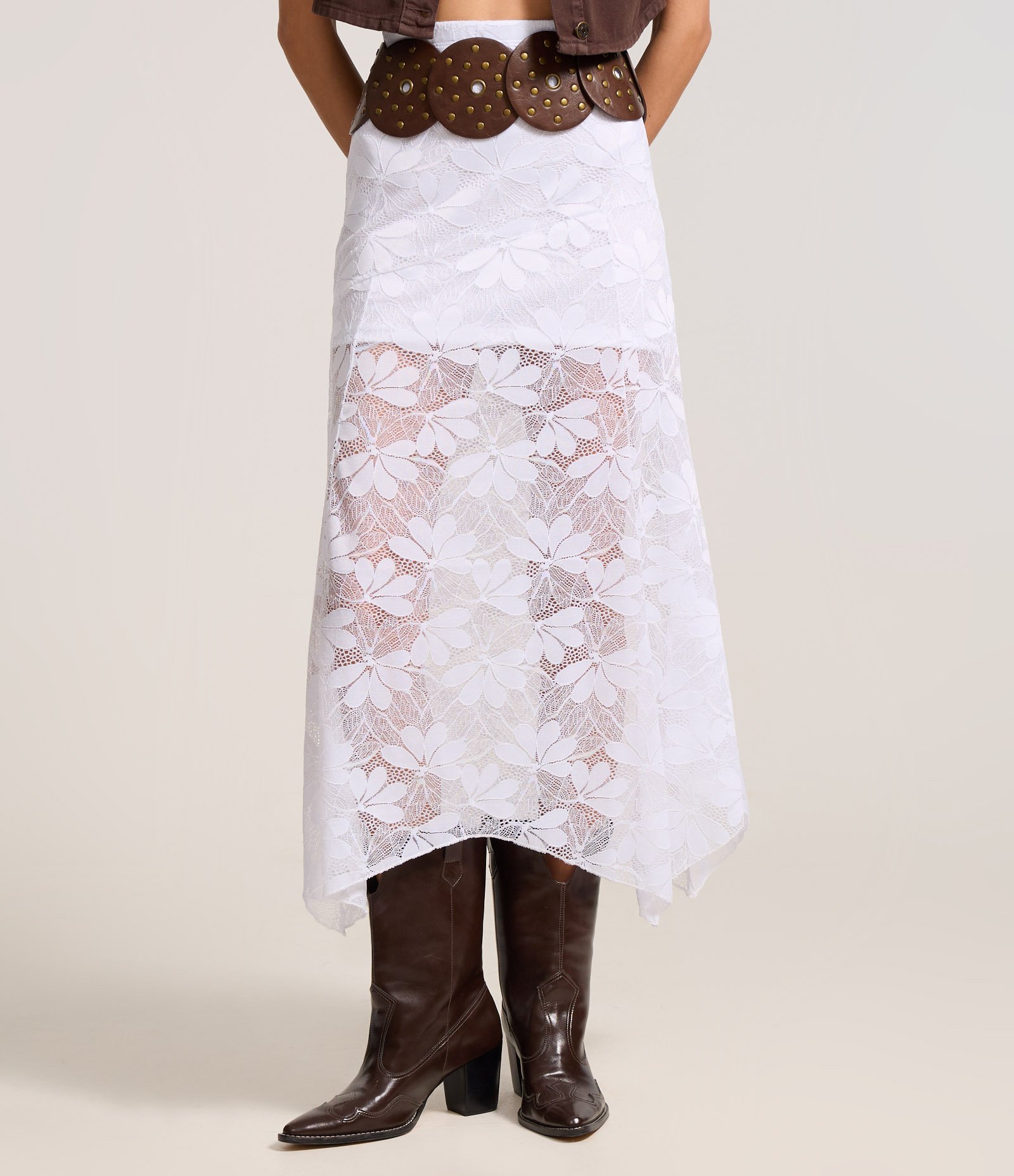 Saia Midi em Renda com Barra Assimétrica Branco 3
