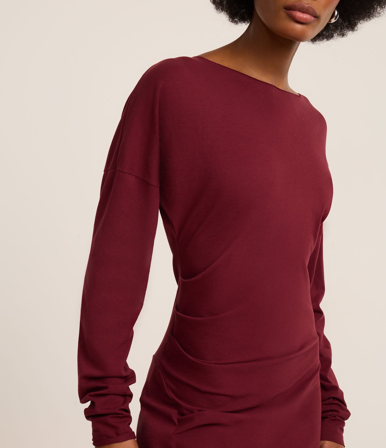 Vestido Longo com Drapeado e Fenda Bordô 2