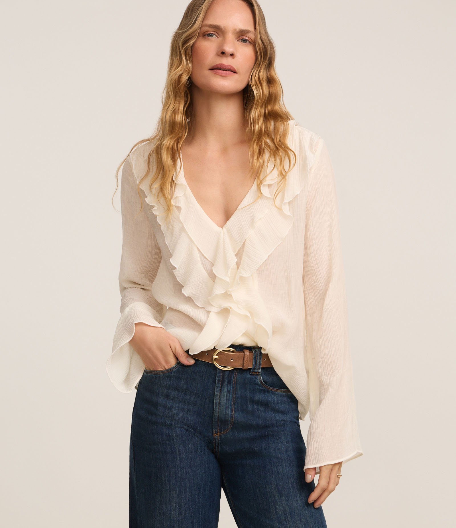 Blusa Texturizada em Viscose com Babado de Decote Off White 1
