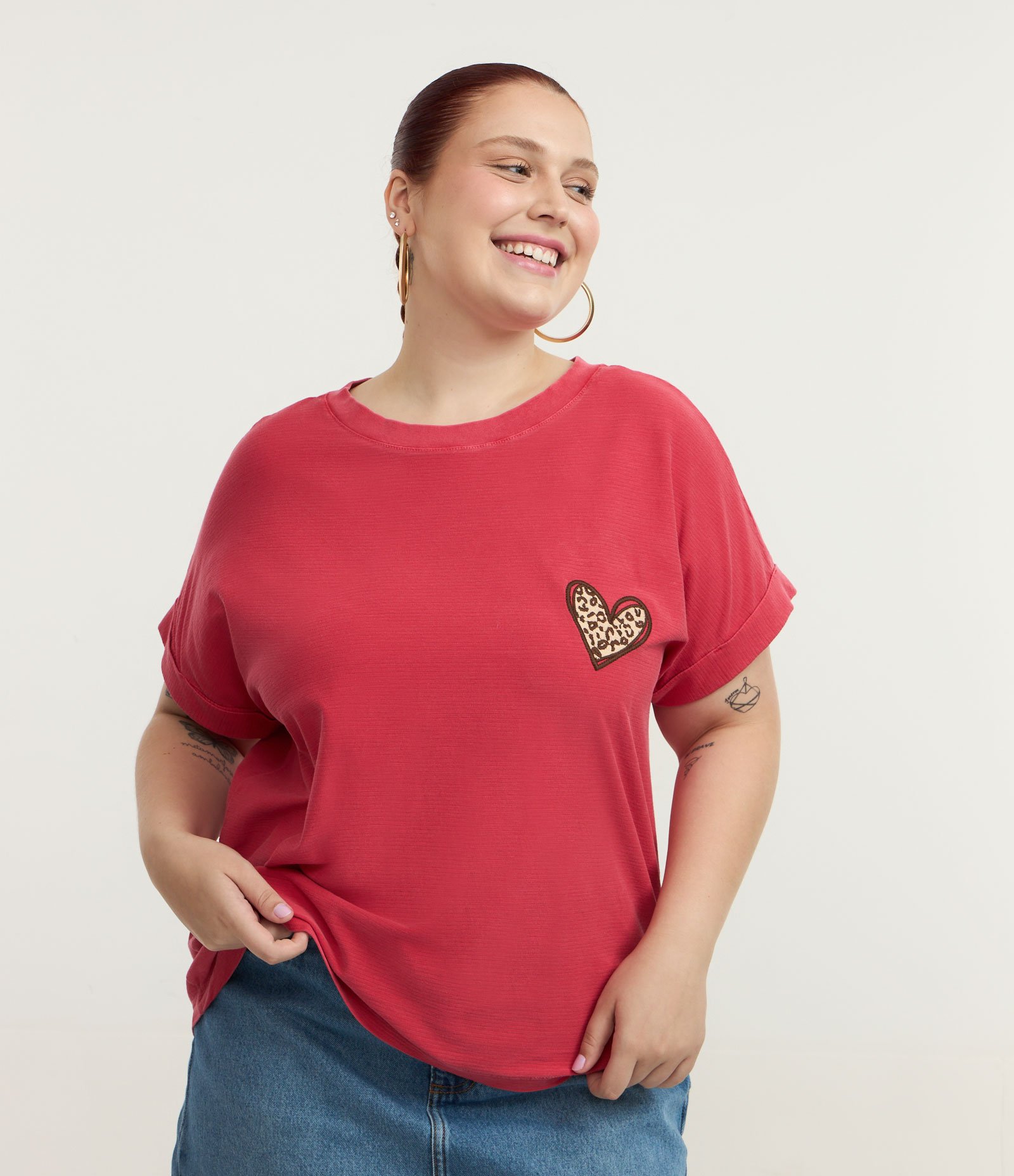 Camiseta em Algodão com Bordado Coração Curve & Plus Size Vermelho 1