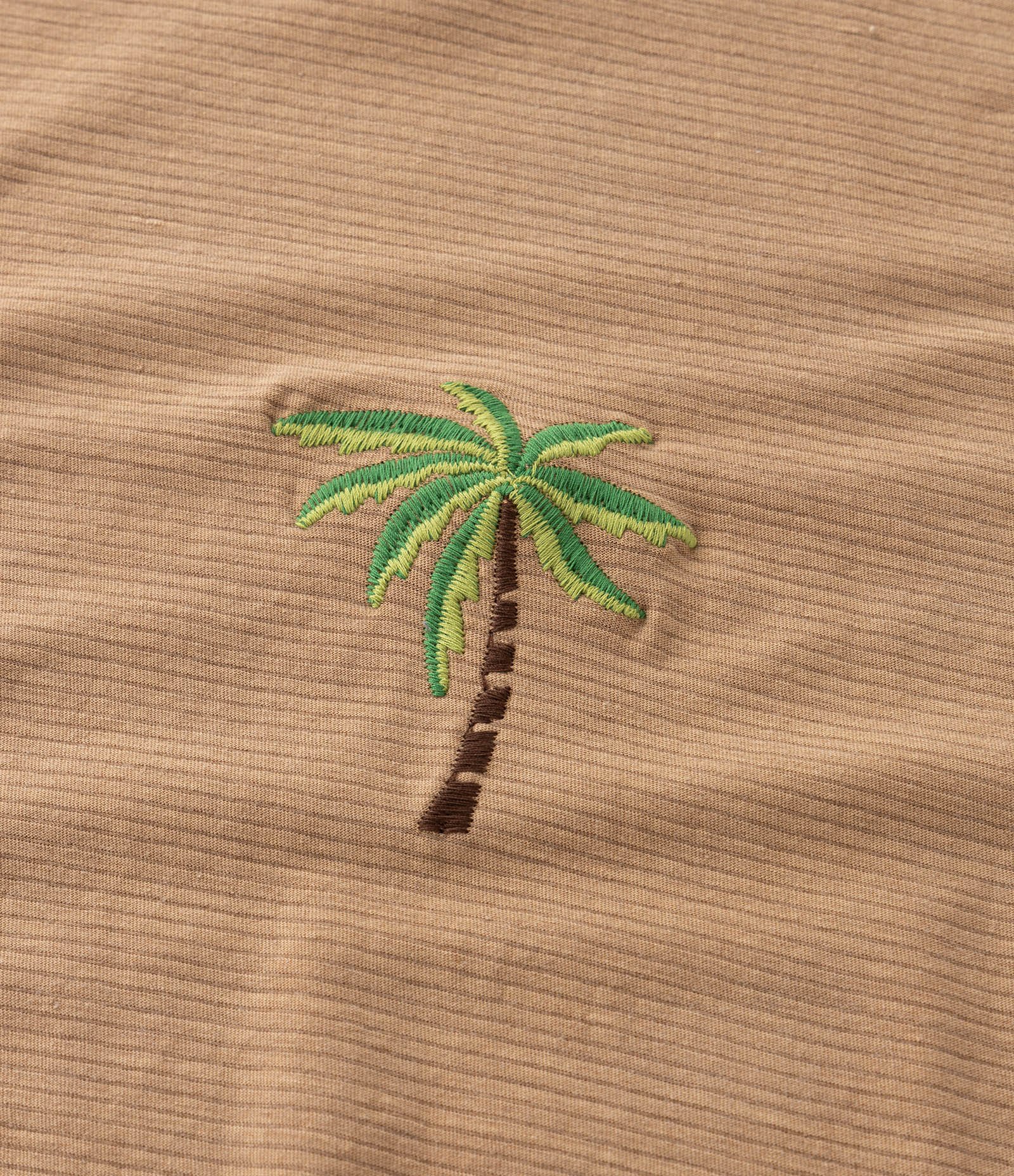 Camiseta em Algodão Texturizado com Bordado de Coqueiro Curve & Plus Size Bege 8