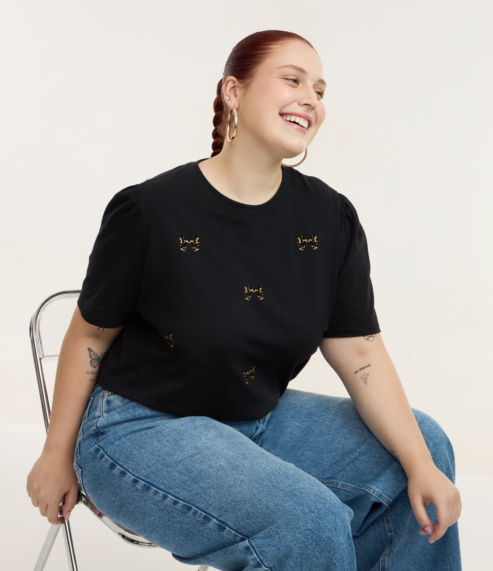 Camiseta em Algodão com Manga Bufante e Lacinhos Flocados Curve & Plus Size Preto 1