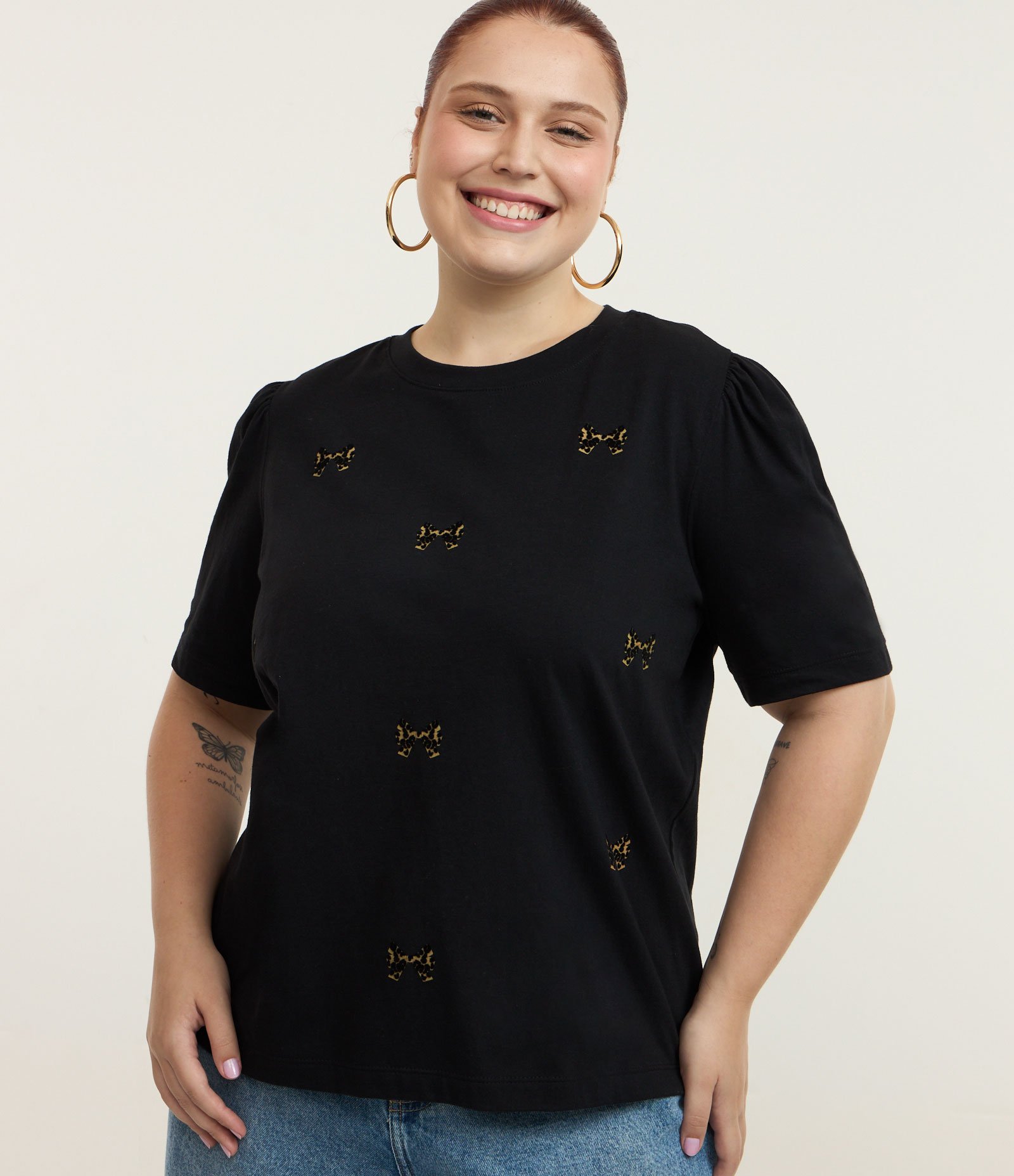 Camiseta em Algodão com Manga Bufante e Lacinhos Flocados Curve & Plus Size Preto 2
