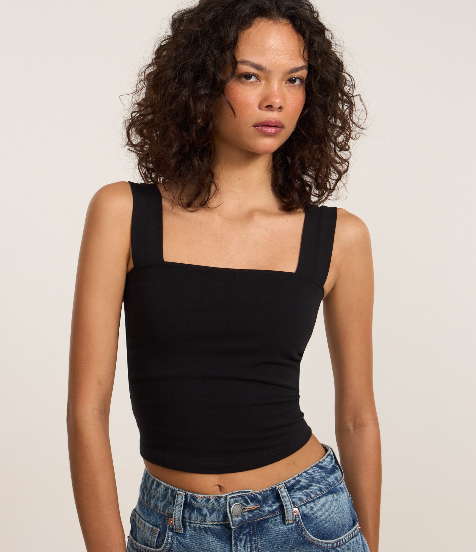 Blusa Regata Básica com Decote Quadrado 1