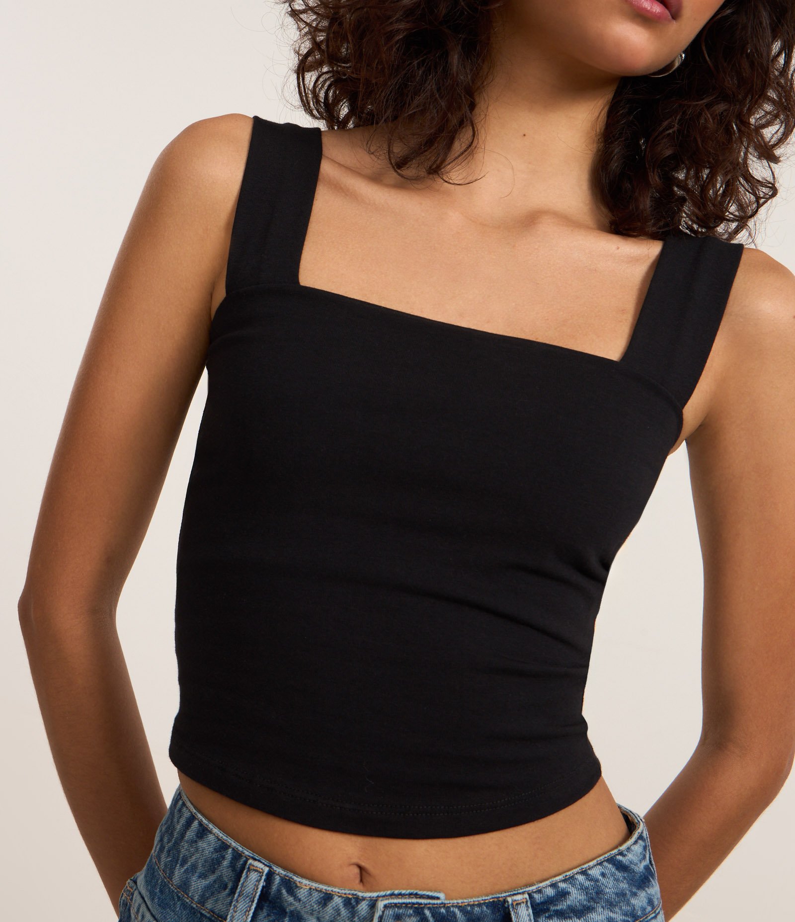 Blusa Regata Básica com Decote Quadrado 3