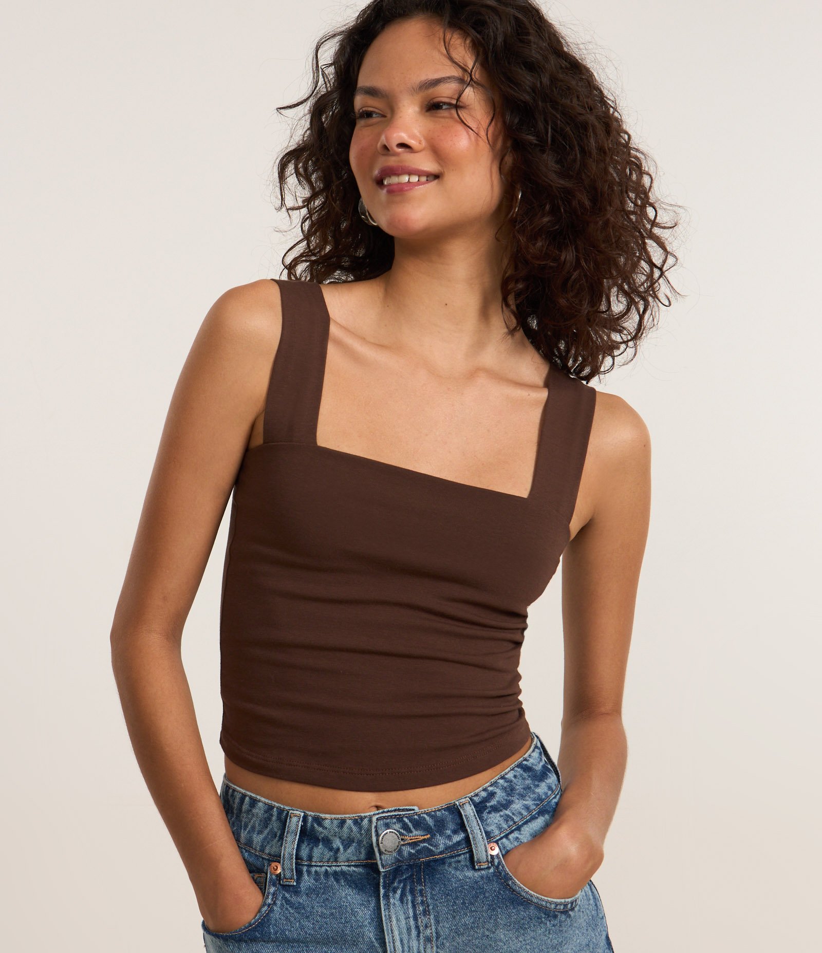 Blusa Regata Básica com Decote Quadrado Marrom 1