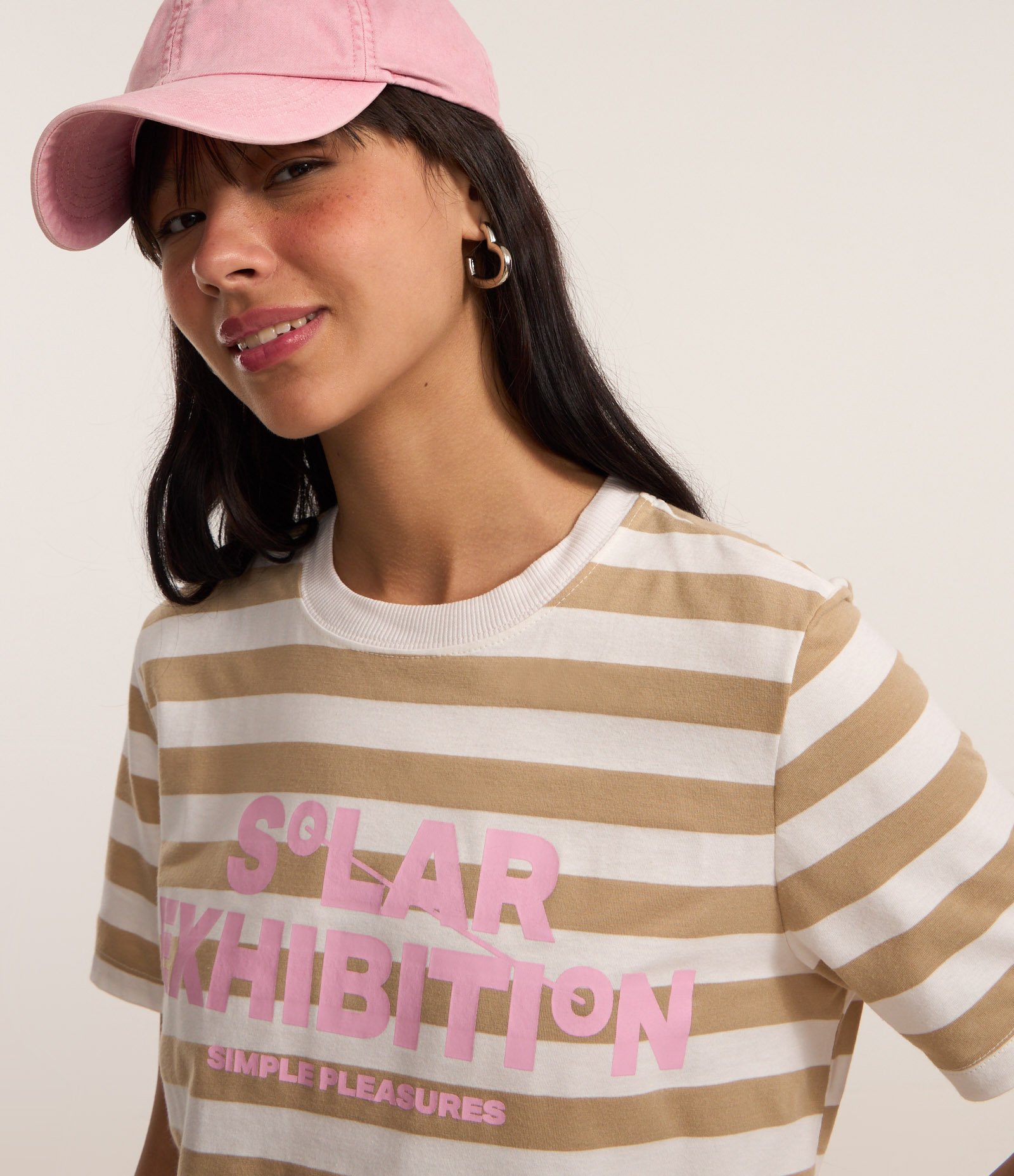 Camiseta T-shirt em Algodão com Estampa Listrada e Lettering Solar Bege/Branco 1