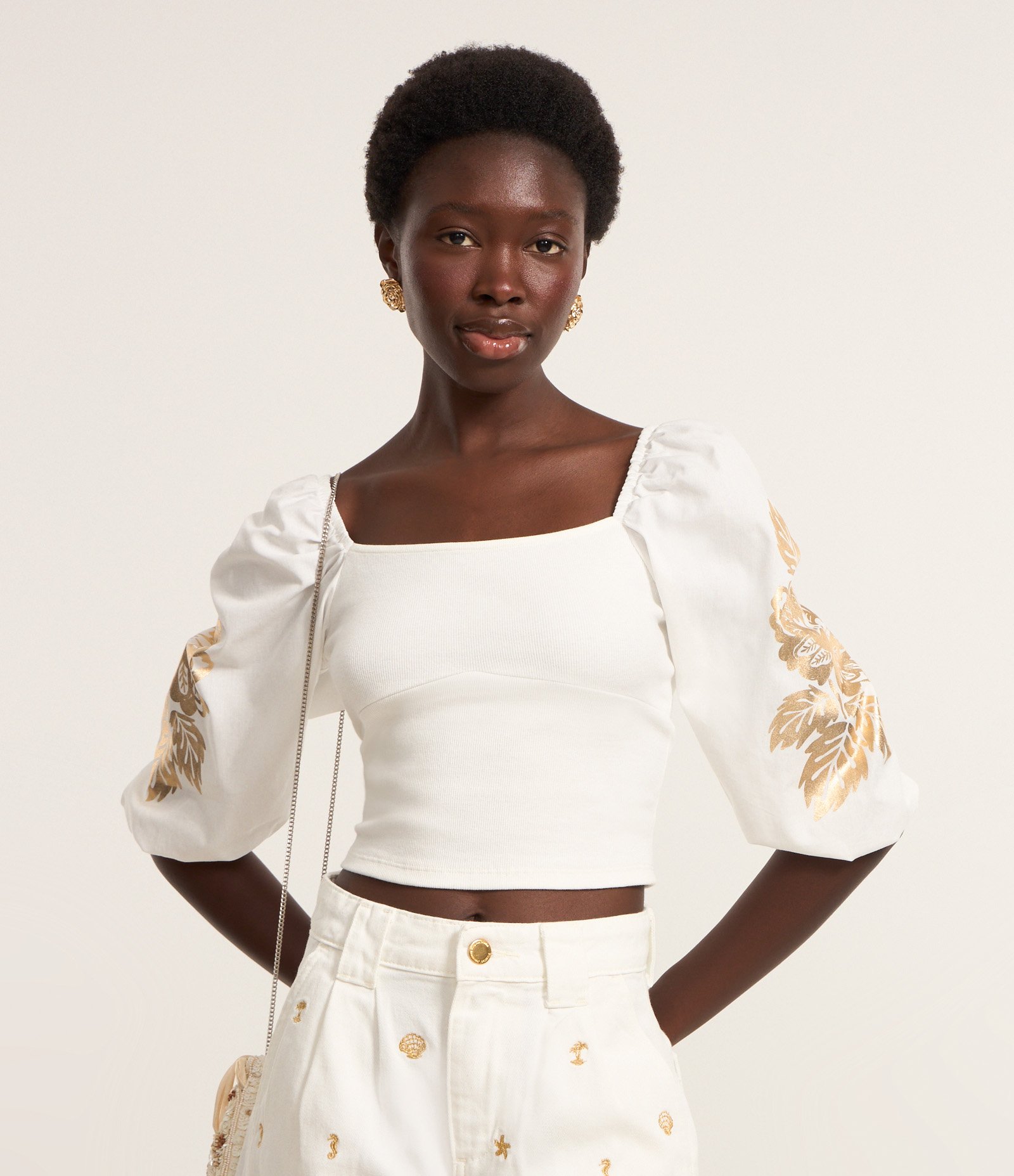 Blusa em Ribana com Manga Bufante e Estampa de Flor em Foil Branco 1