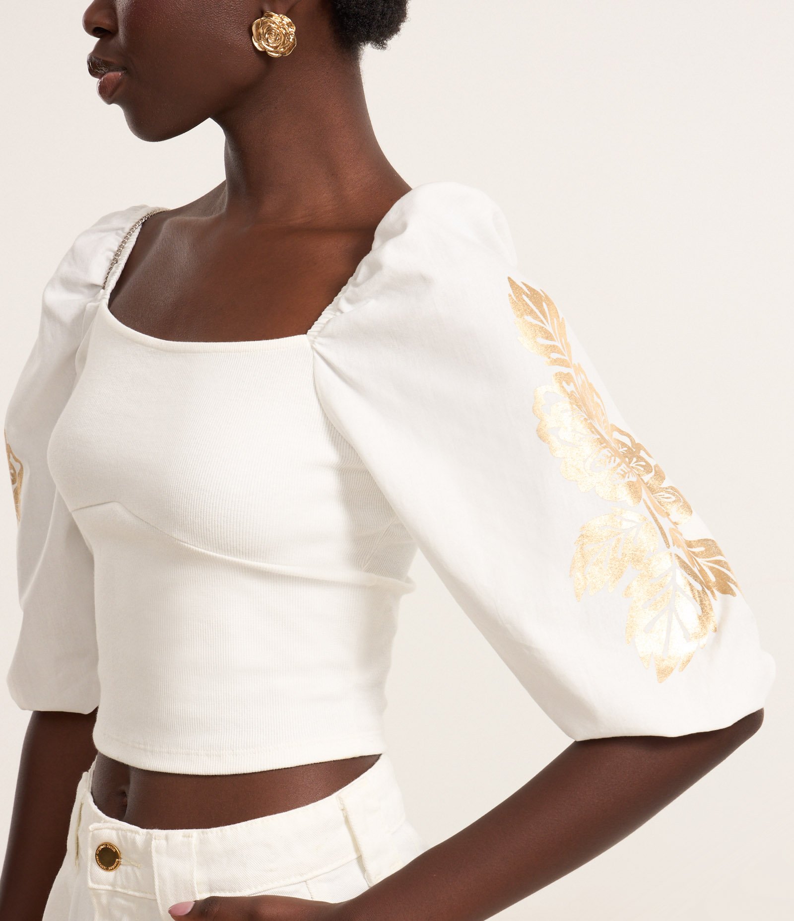 Blusa em Ribana com Manga Bufante e Estampa de Flor em Foil Branco 3