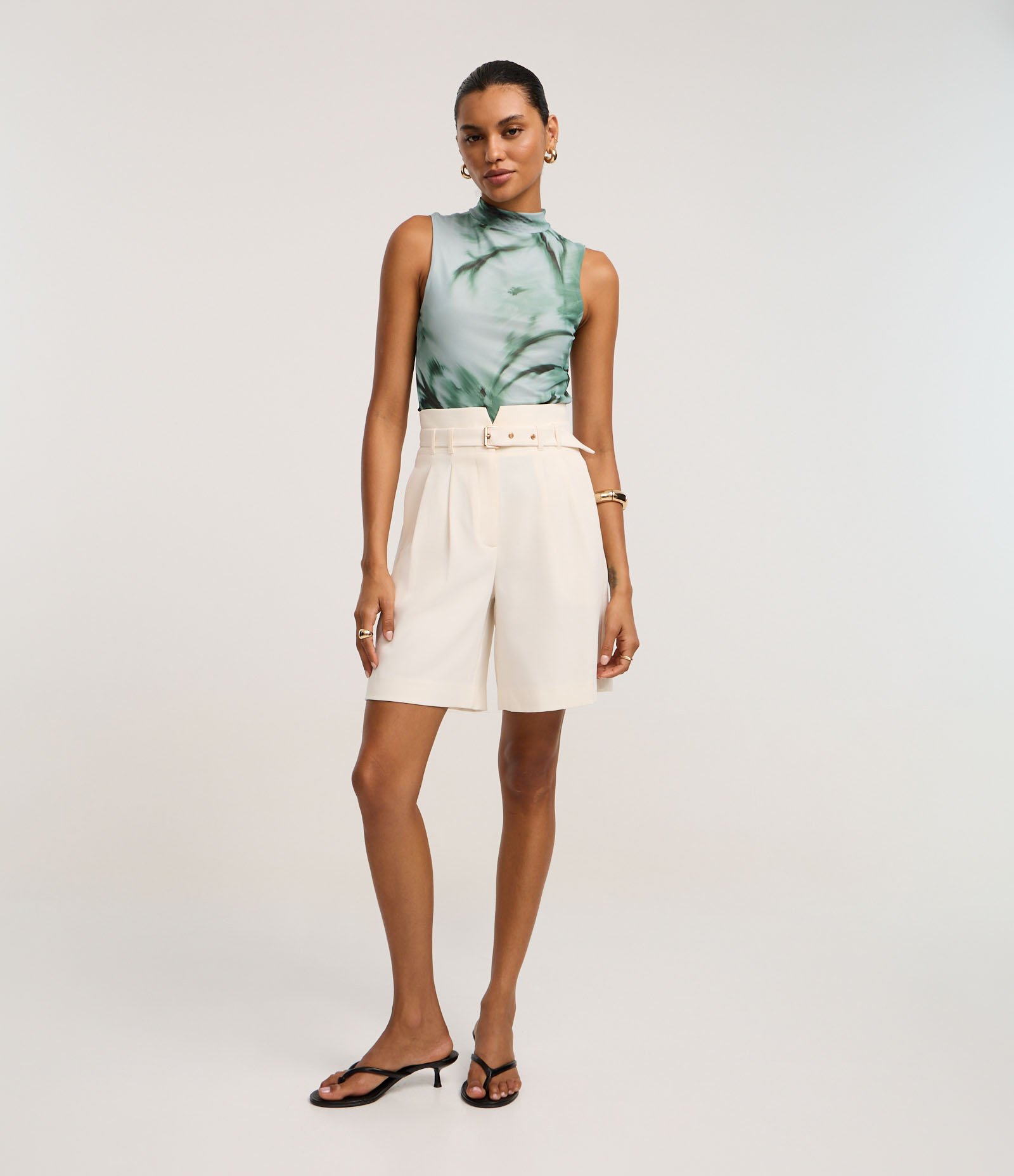 Blusa em Tule com Gola Alta e Estampa Abstrata Verde 2