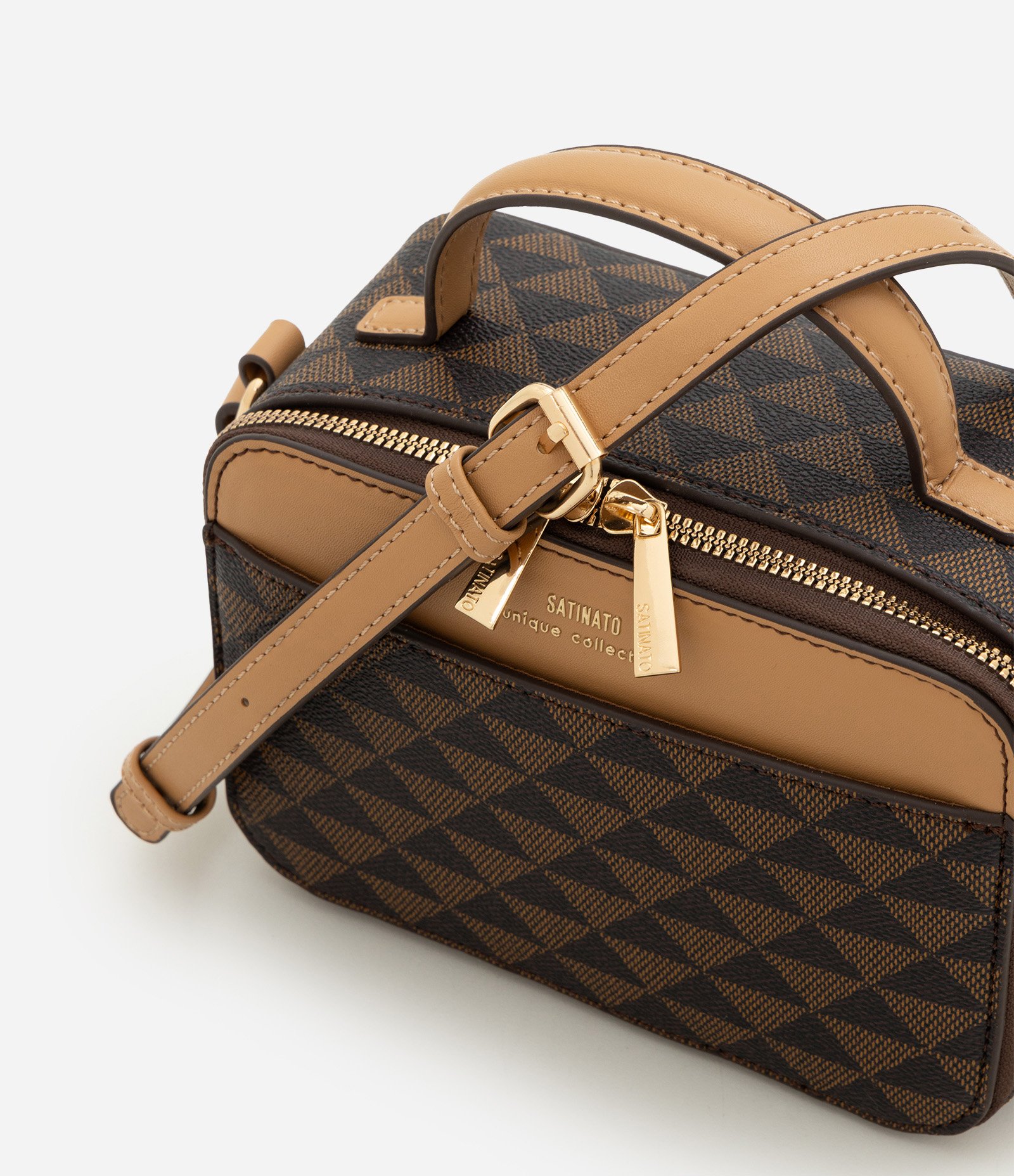 Bolsa Câmera Bag Pequena em PU com Estampa Triângulos Marrom 7