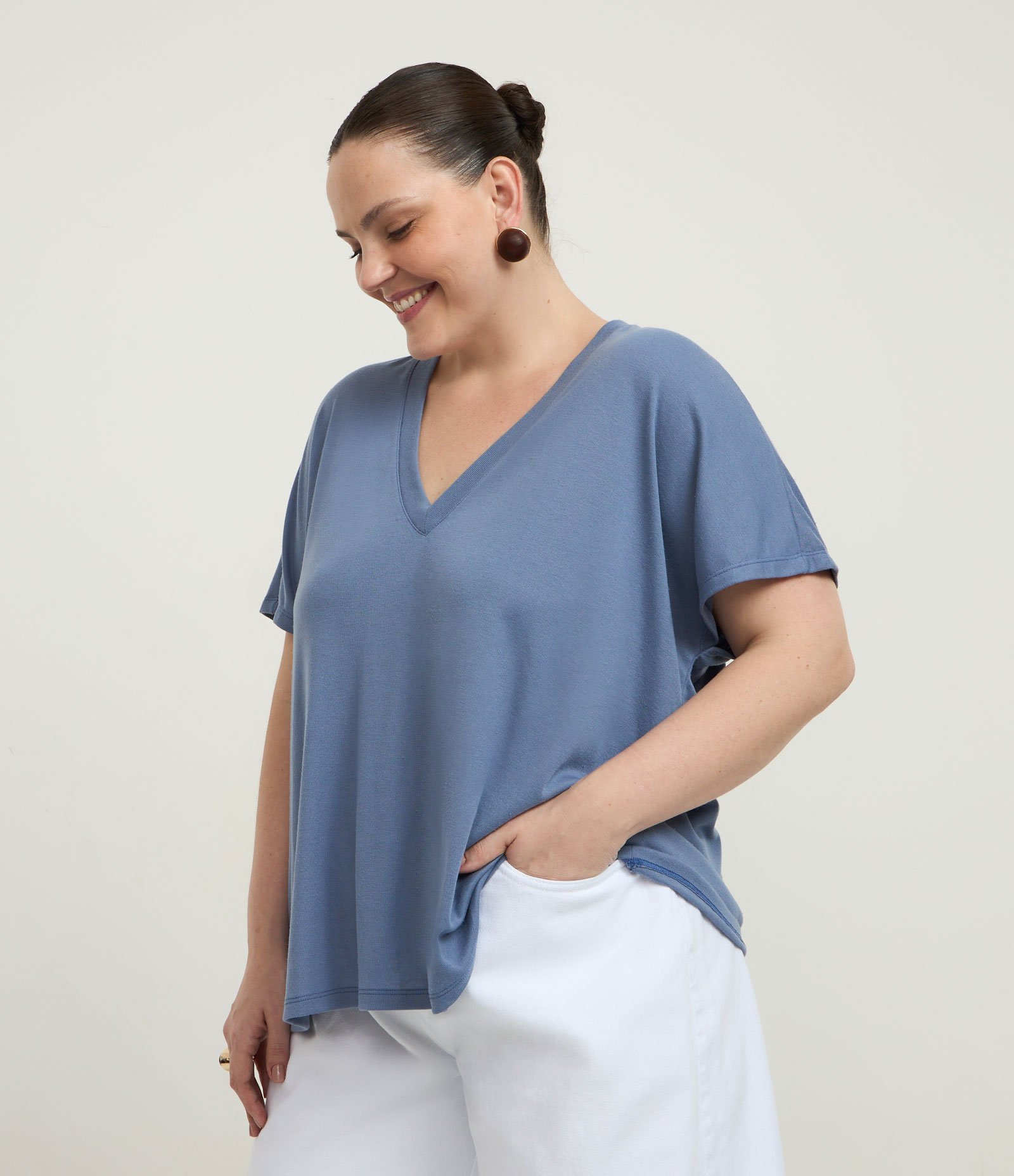 Blusa Básica em Ribana Gola V Curve & Plus Size Azul 1