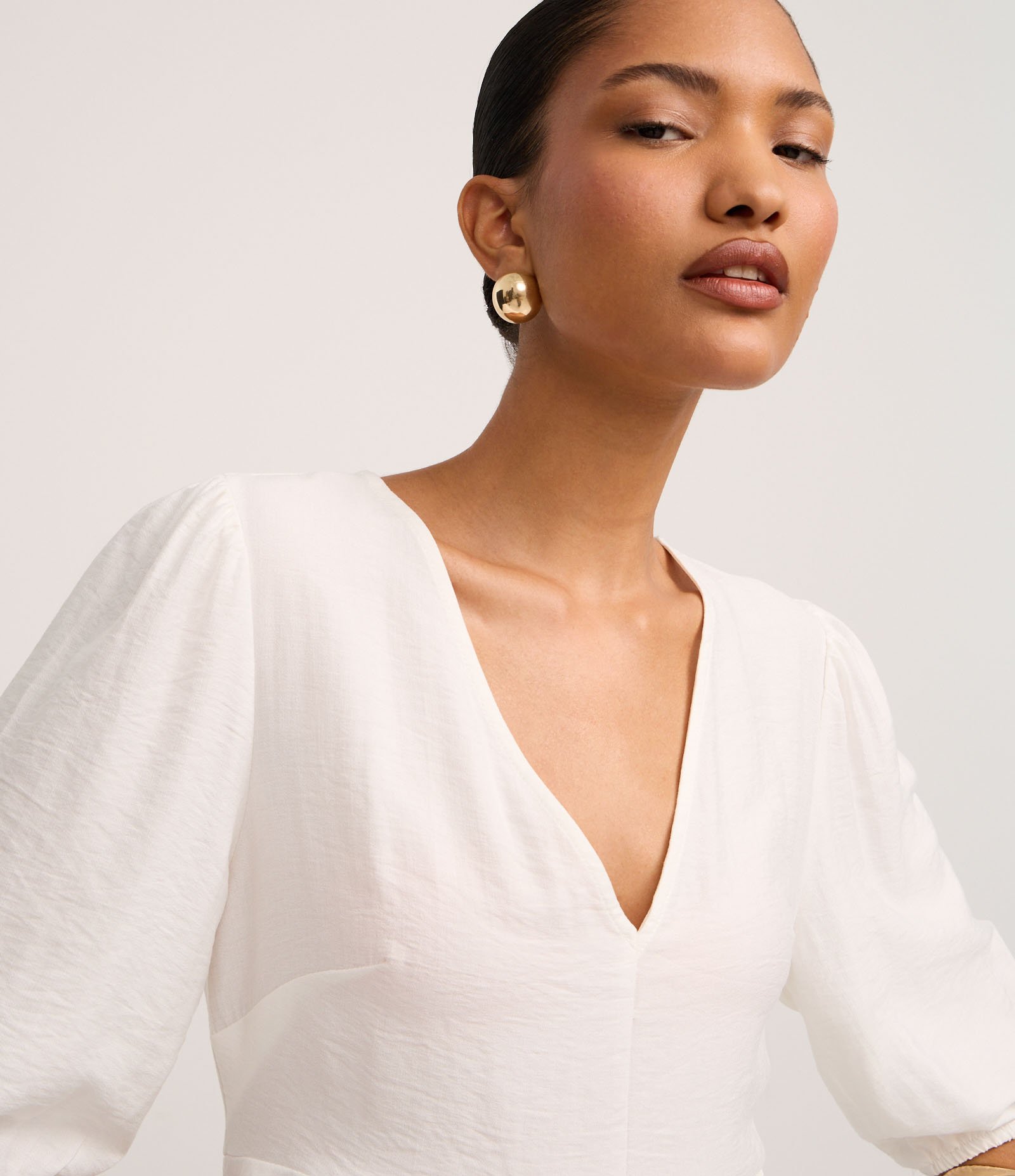 Blusa Peplum em Crepe com Manga 3/4 e Decote V Off White 3