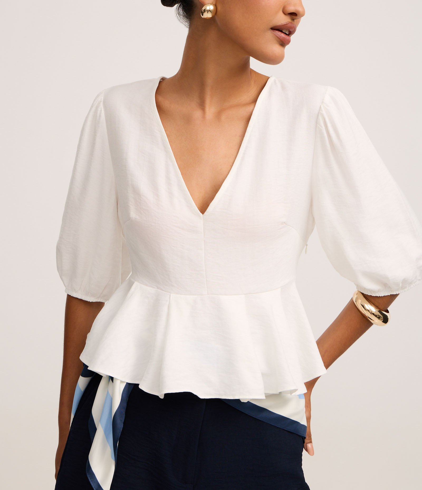 Blusa Peplum em Crepe com Manga 3/4 e Decote V Off White 4