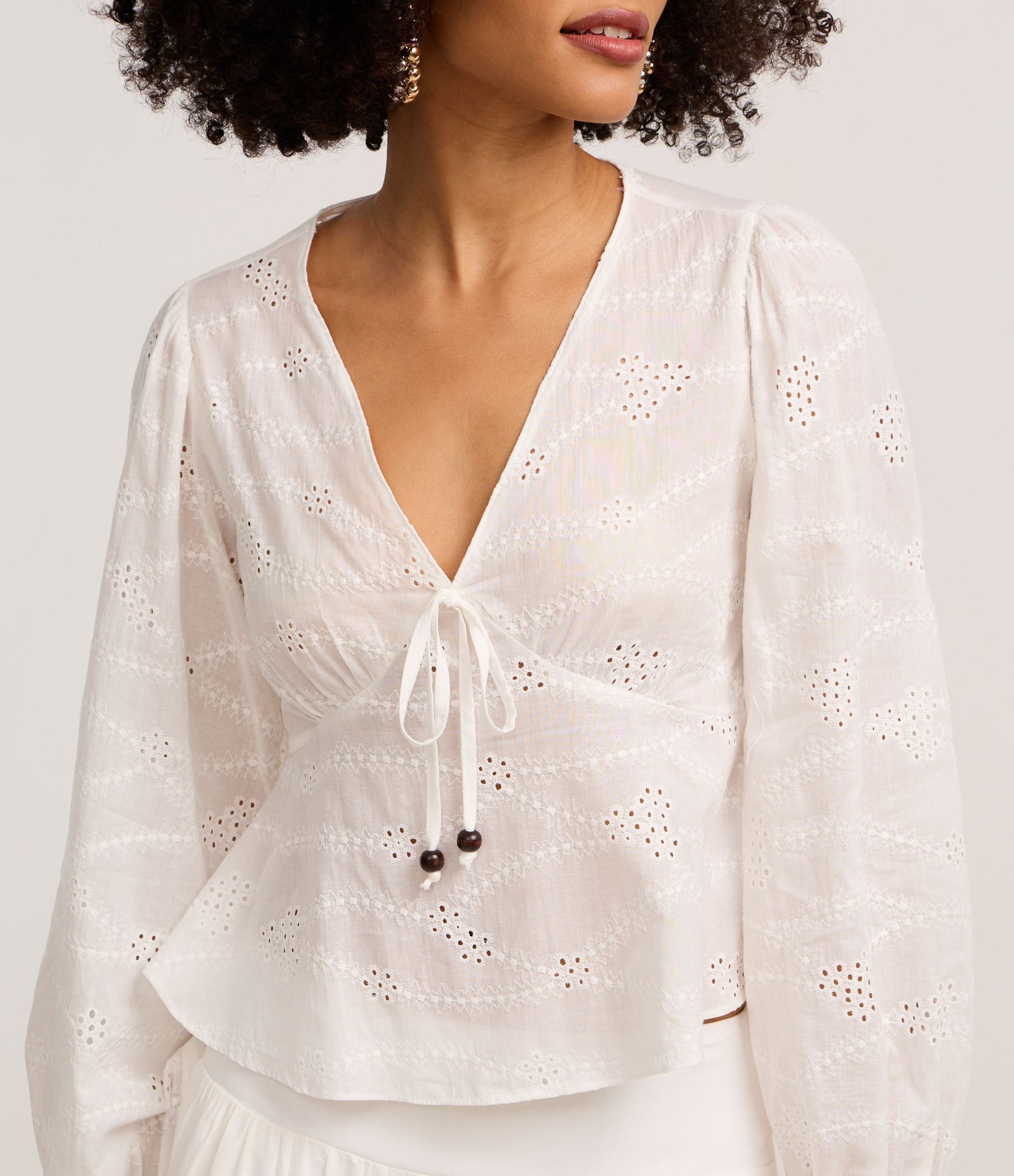 Blusa em Laise com Manga Bufante e Amarração Off White 4