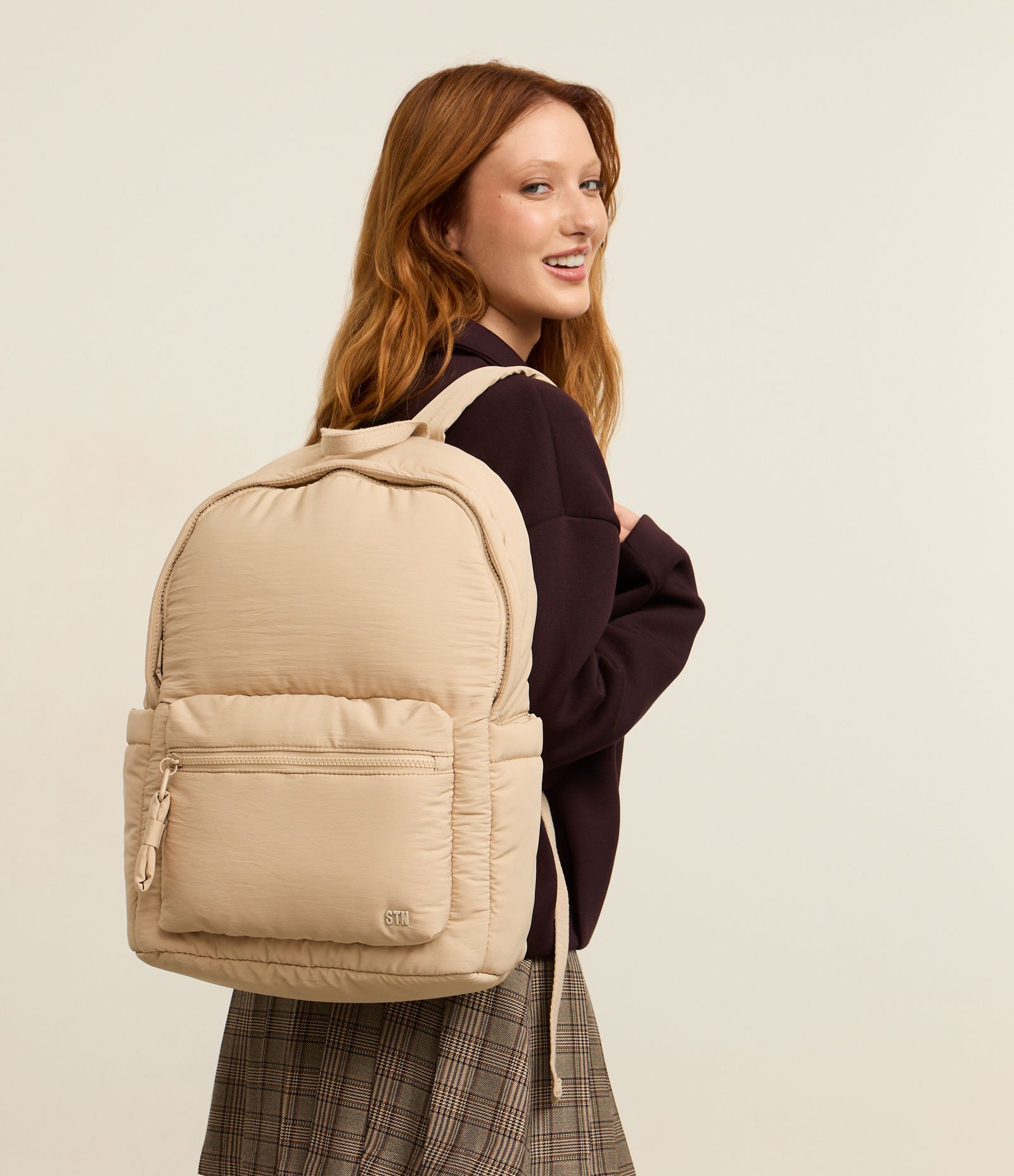 Mochila Acolchoada com Bolso Embutidos Bege 1