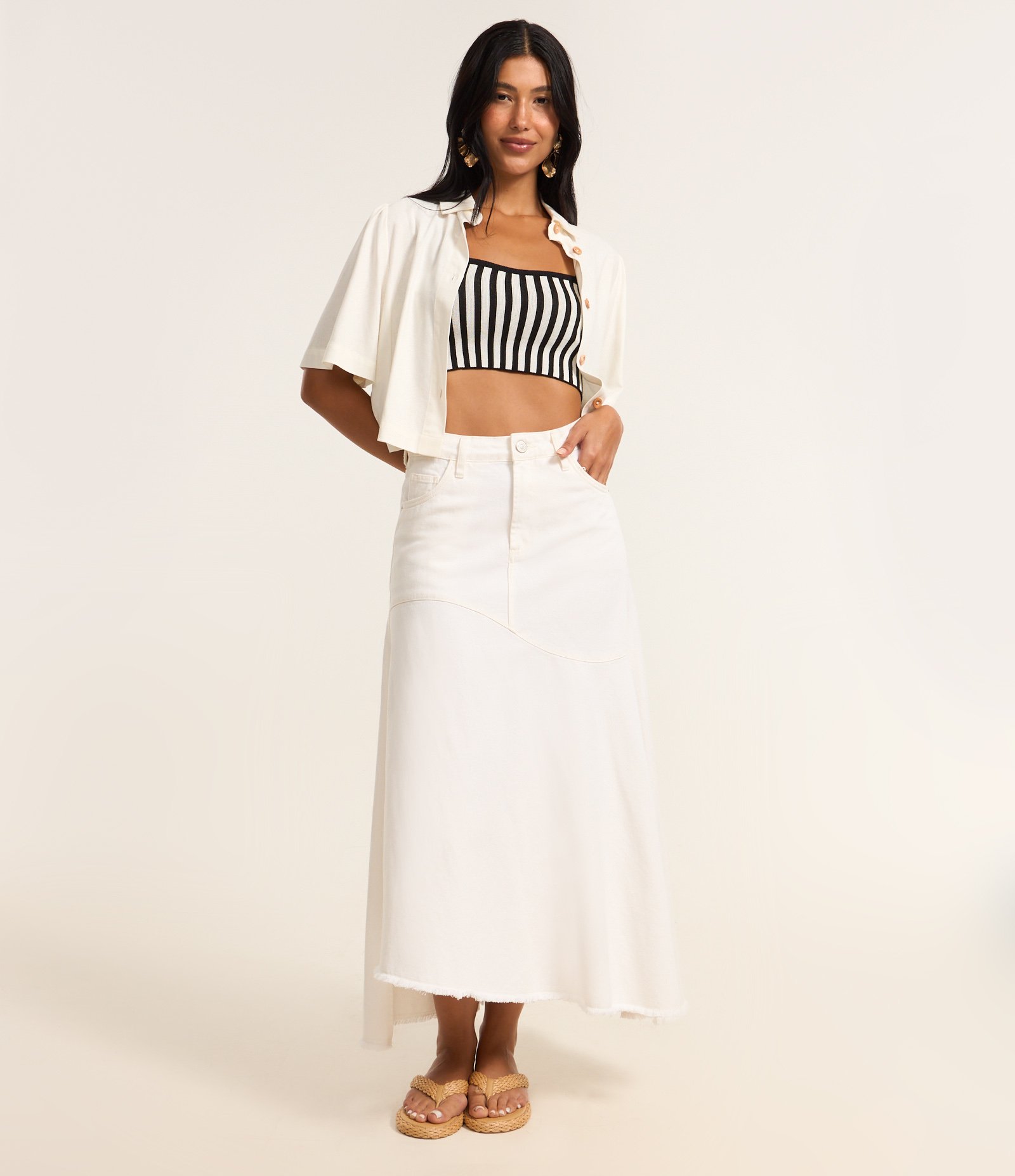 Saia Midi em Jeans com Barra Assimétrica Desteita Off White 1