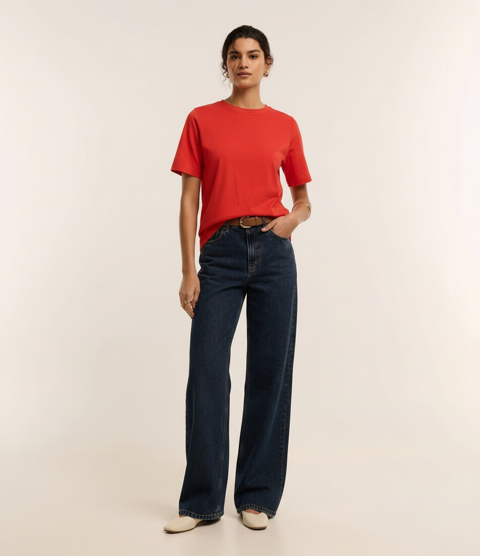 Camiseta Básica em Cotton com Gola Redonda Vermelho Vibrante 4