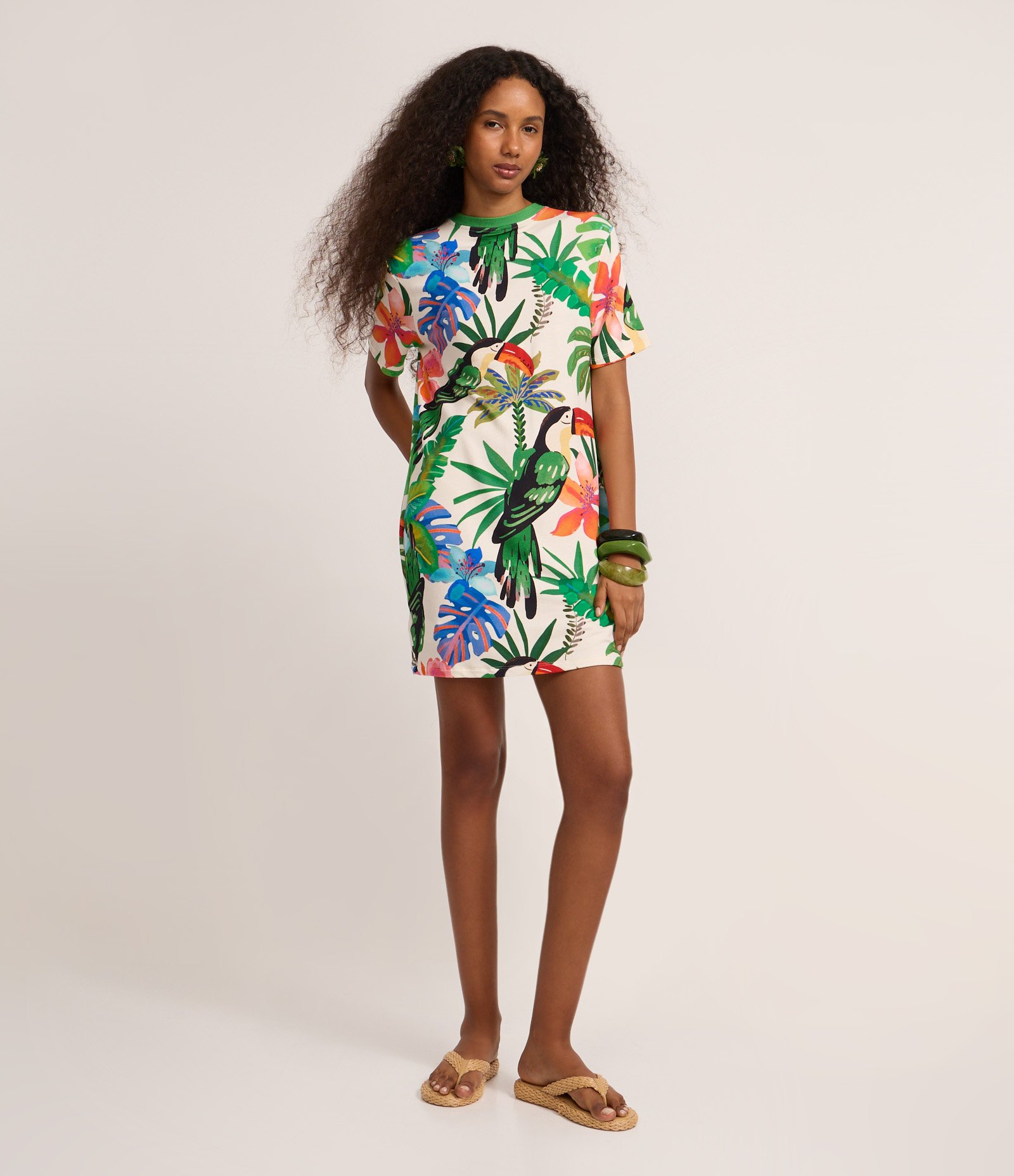 Vestido T-shirt em Viscose com Estampa de Tucano Branco/Verde/Azul 2
