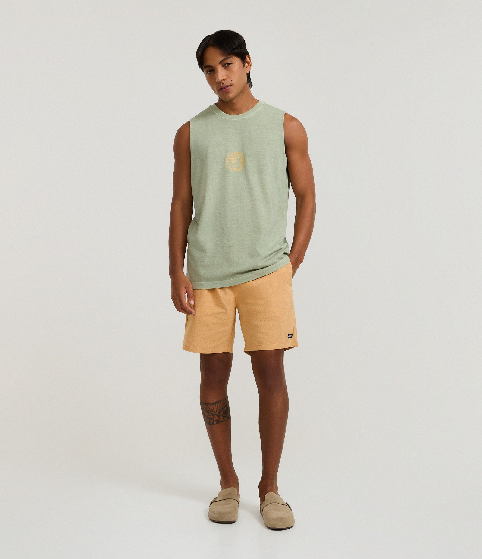 Bermuda em Algodão com Cós Elástico e Etiqueta Aplicada Amarelo 1