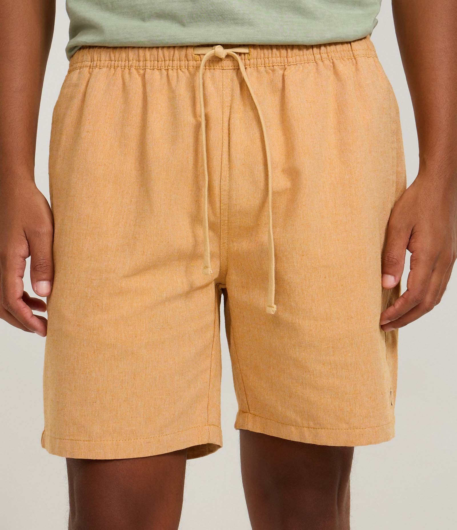 Bermuda em Algodão com Cós Elástico e Etiqueta Aplicada Amarelo 2