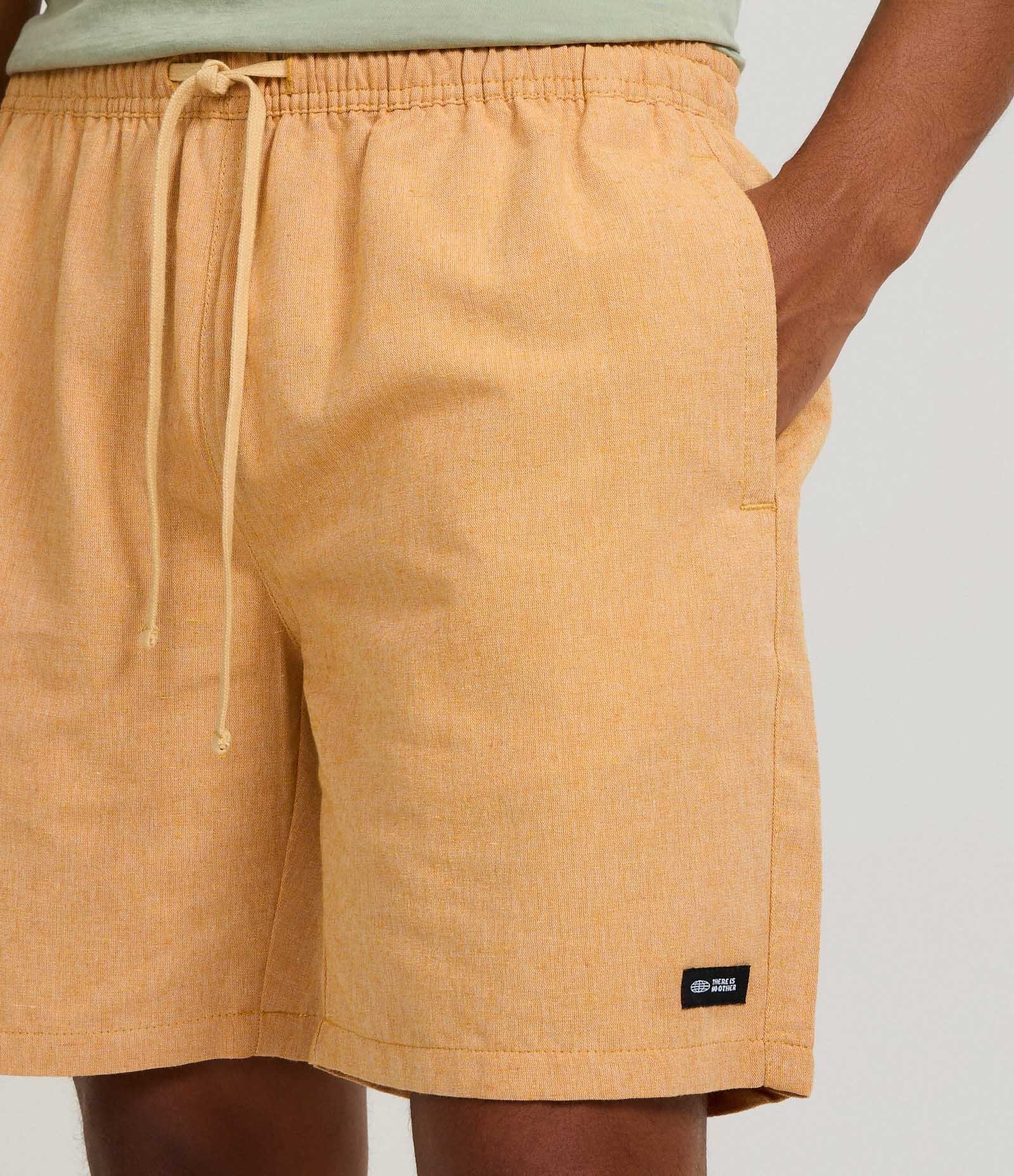 Bermuda em Algodão com Cós Elástico e Etiqueta Aplicada Amarelo 4