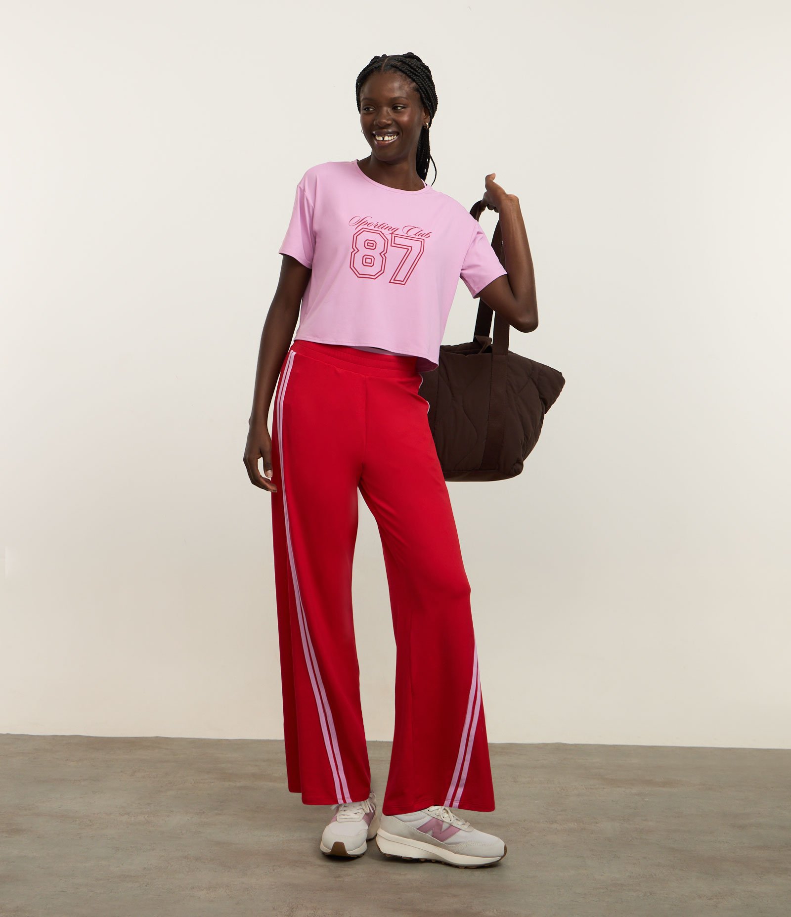 Camiseta Crpped Oversized Esportiva com Tecnologia Dry e Estampa 87 Rosa 2