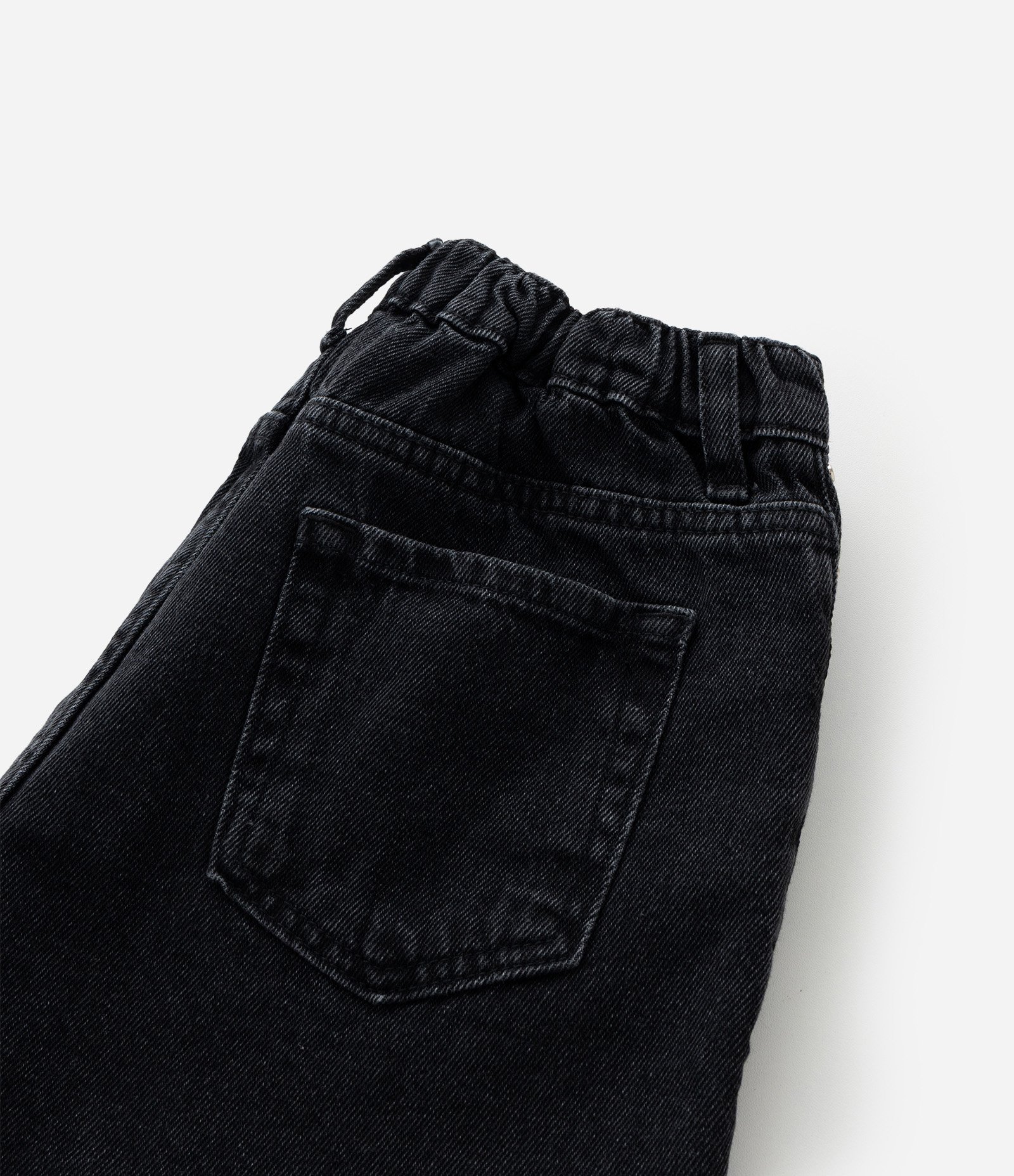 Short Infantil Regular em Jeans com Tachinhas - Tam 5 a 14 Anos Preto 4