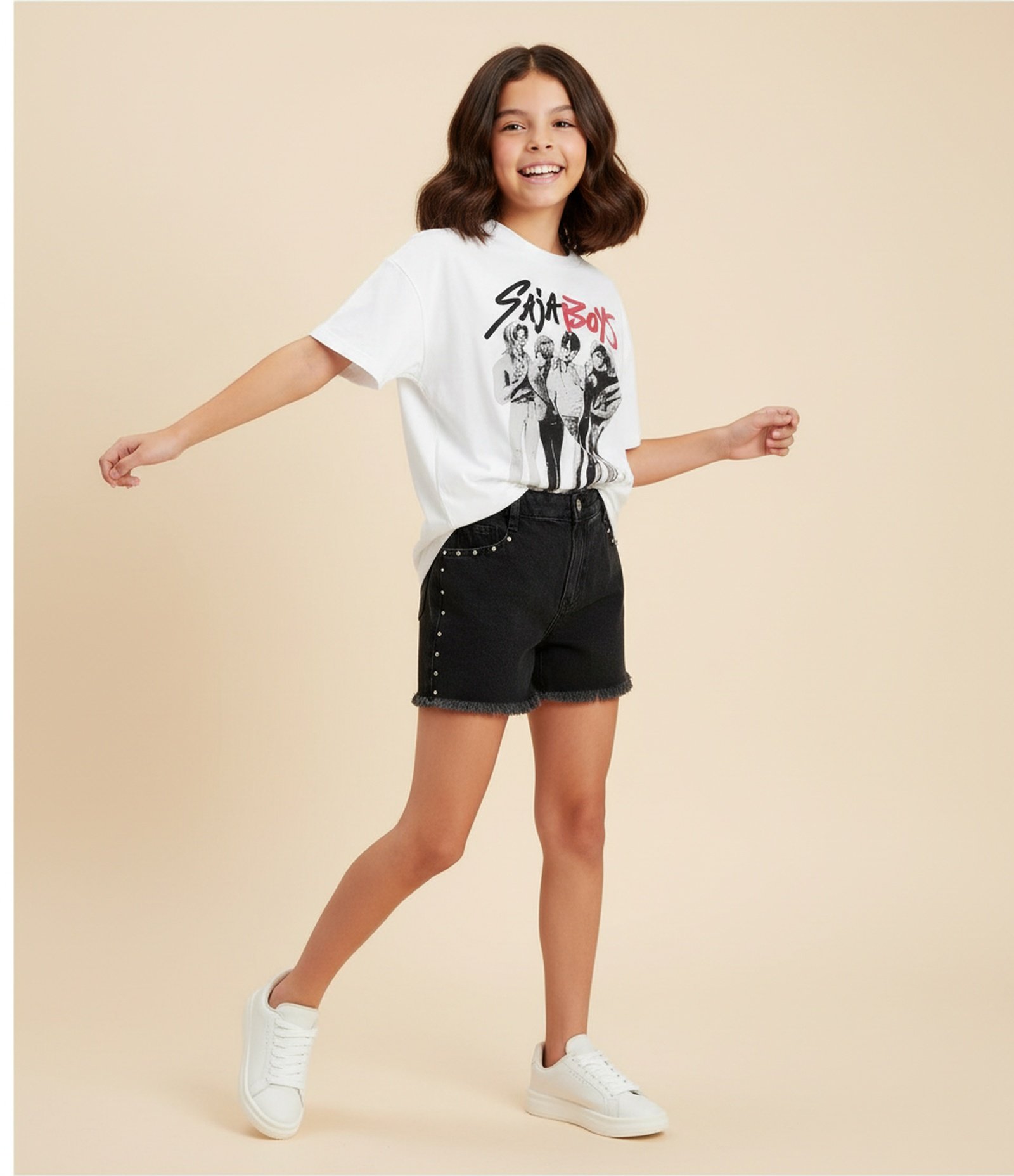 Short Infantil Regular em Jeans com Tachinhas - Tam 5 a 14 Anos Preto 1