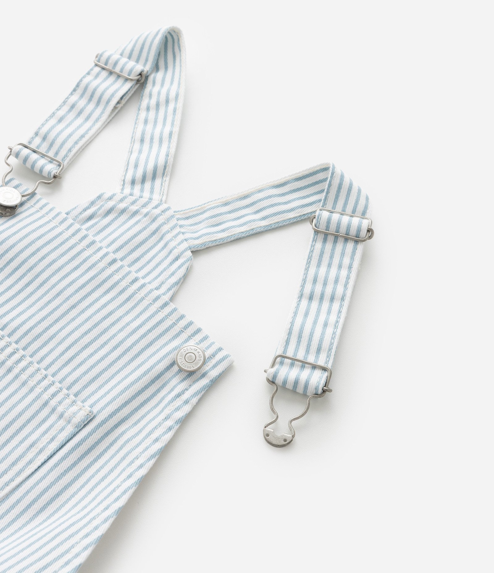 Jardineira Infantil em Jeans com Estampa de Listras e Bolso - Tam 5 a 14 Anos Branco/Azul 7