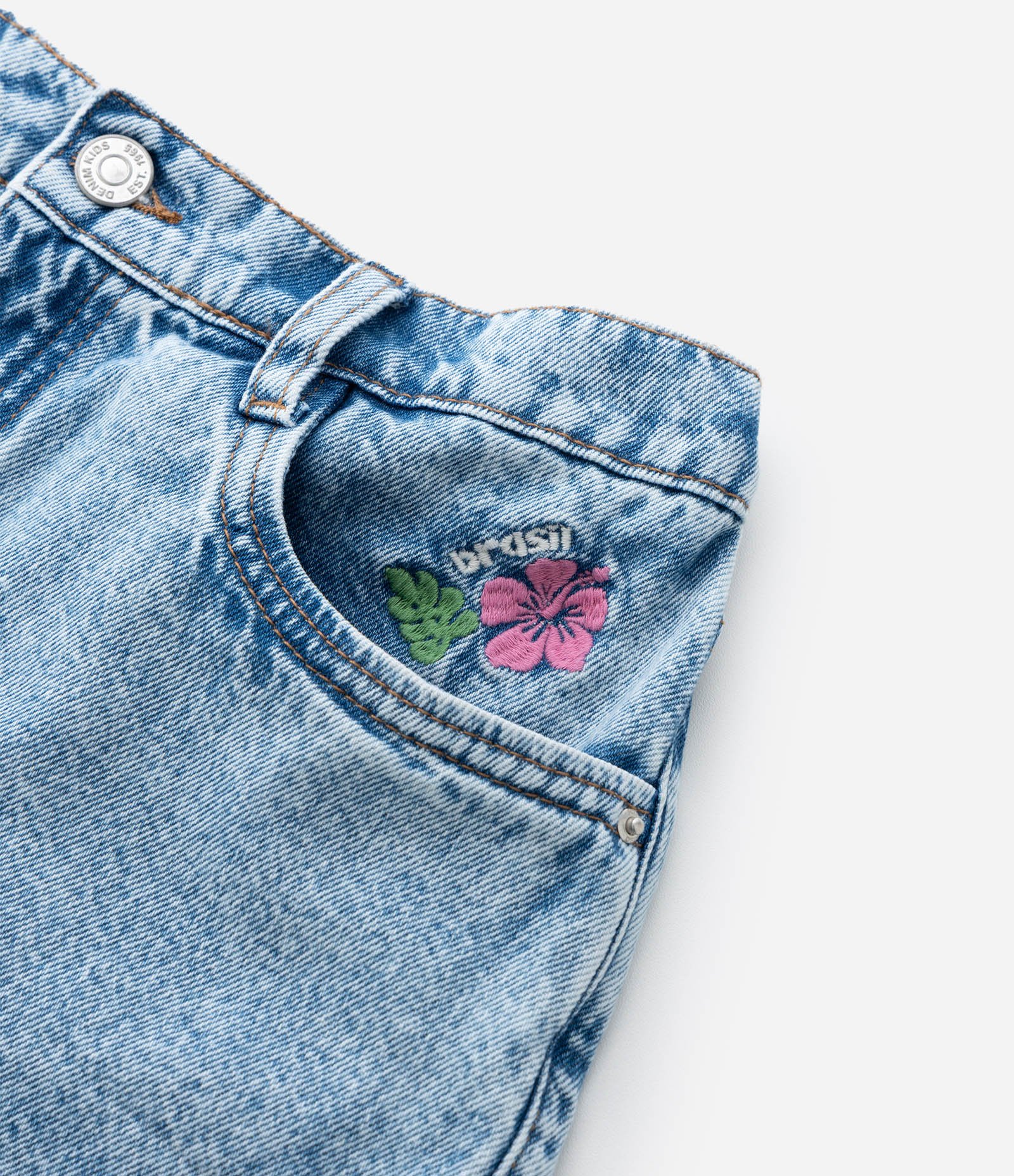Short Infantil Regular em Jeans com Flor Bordada - Tam 7 a 14 Anos Azul 7