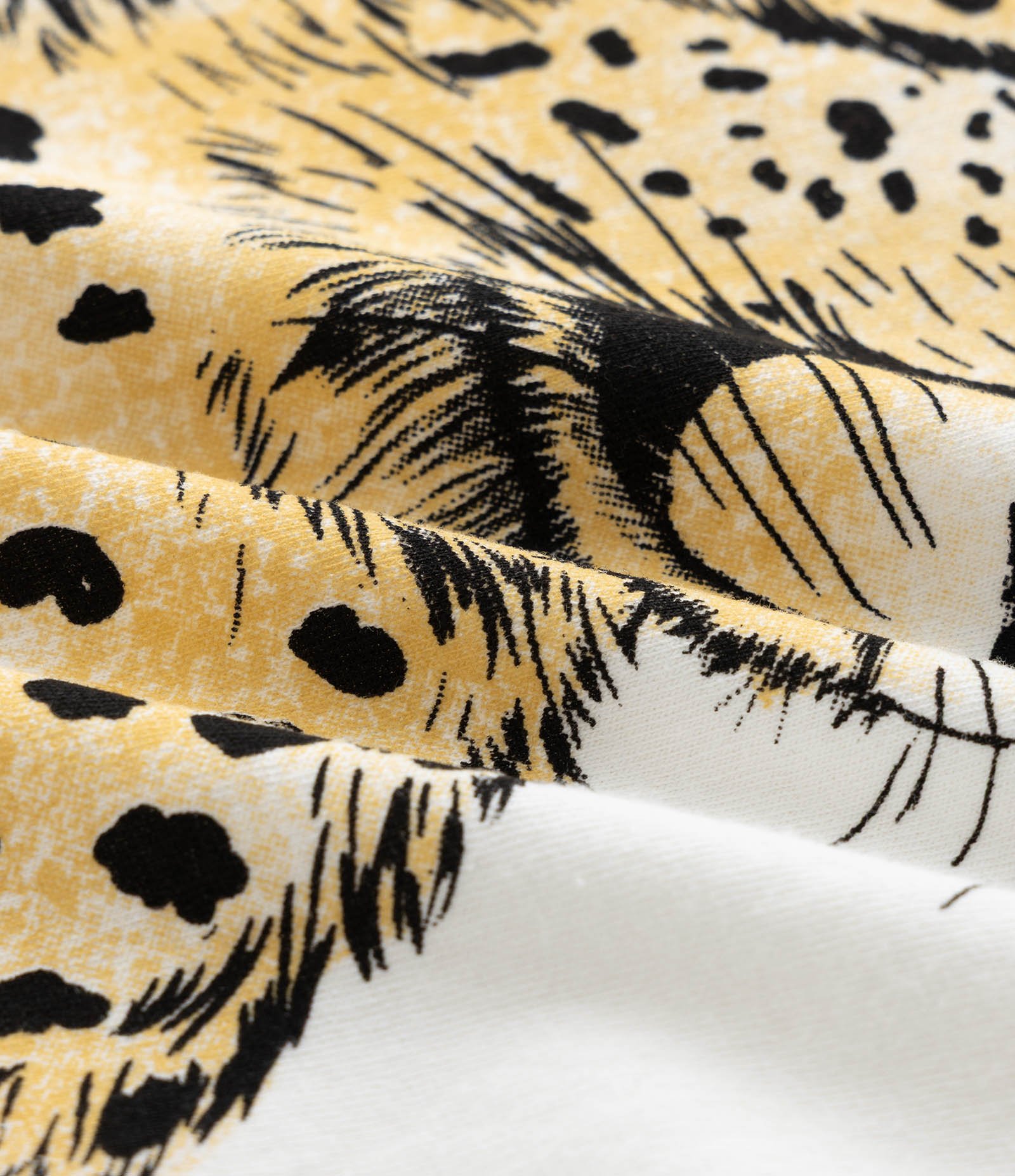 Camiseta Alongada com Estampa de Onça Curve & Plus Size Branco 6